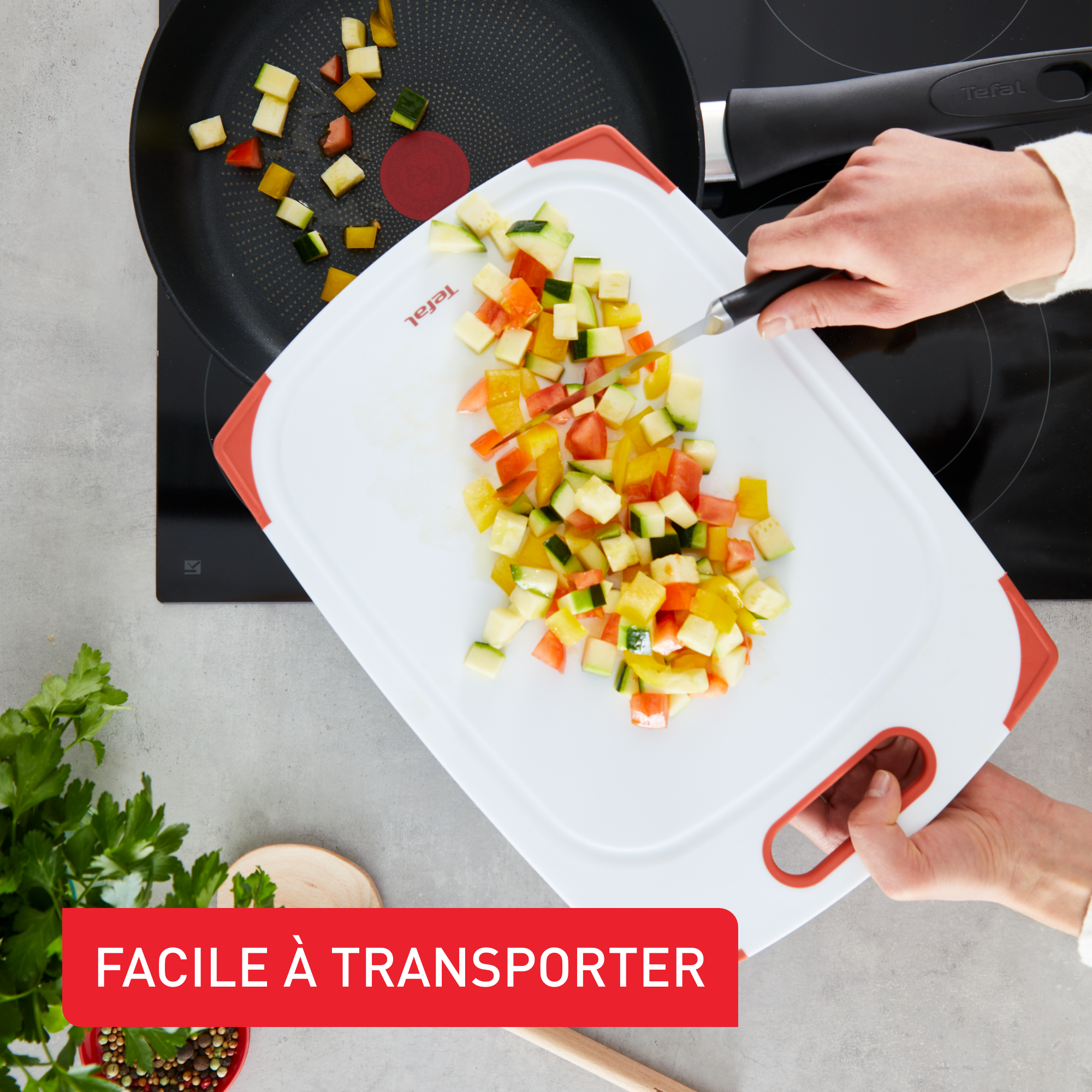 Fresh Kitchen K2084004 Planche à découper en plastique - Antidérapante + Poignée