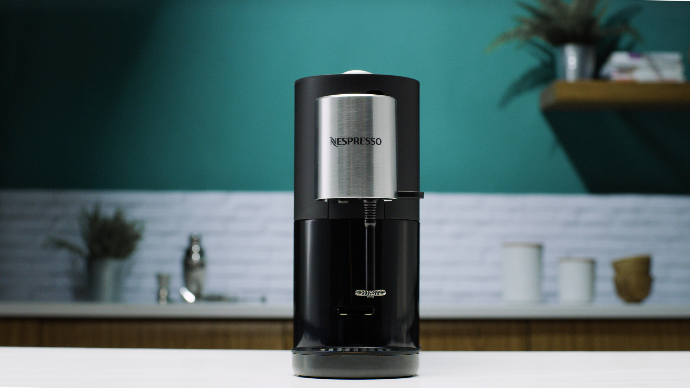 Nespresso Atelier YY4336FD Machine à café à capsule - 1L - Mousseur de lait