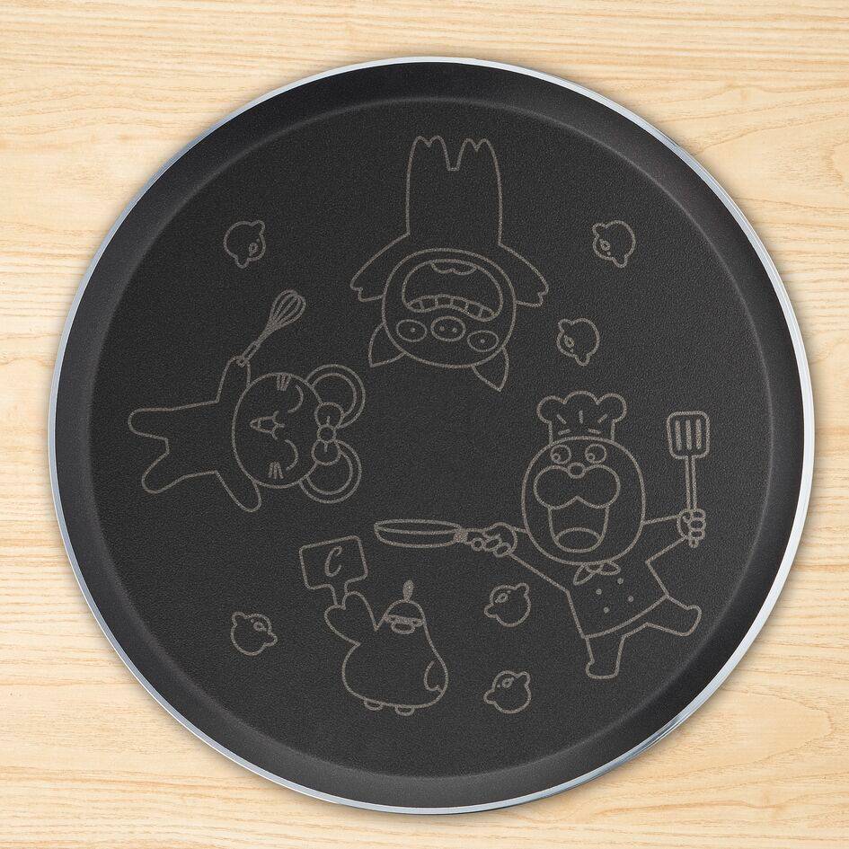 Chefclub van Tefal E5119003 Hungry Kids Emergency Set: Koekenpan 19 cm, Ronde Cake&nbsp;bakvorm 26 cm, Mini spatel, Kinderschort, Receptenboekje