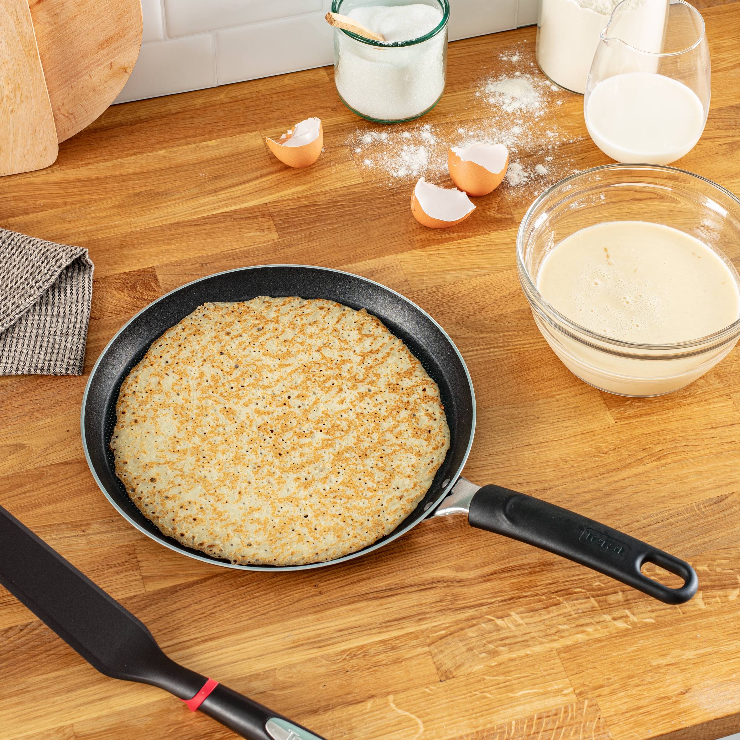 Day By Day B56410AZ Poêle à crêpes - 25 cm - Non Induction