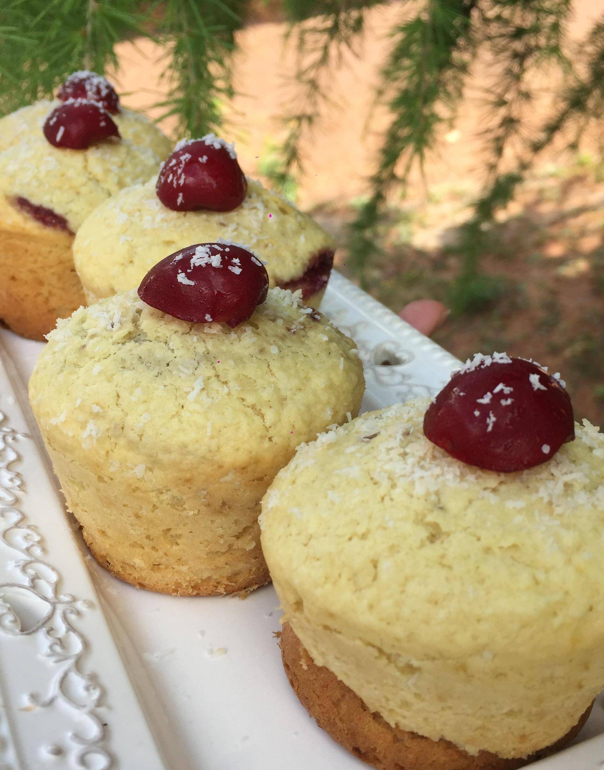 Muffins à la noix de coco cœurs coulants à la cerise - Recette Cake Factory | Tefal