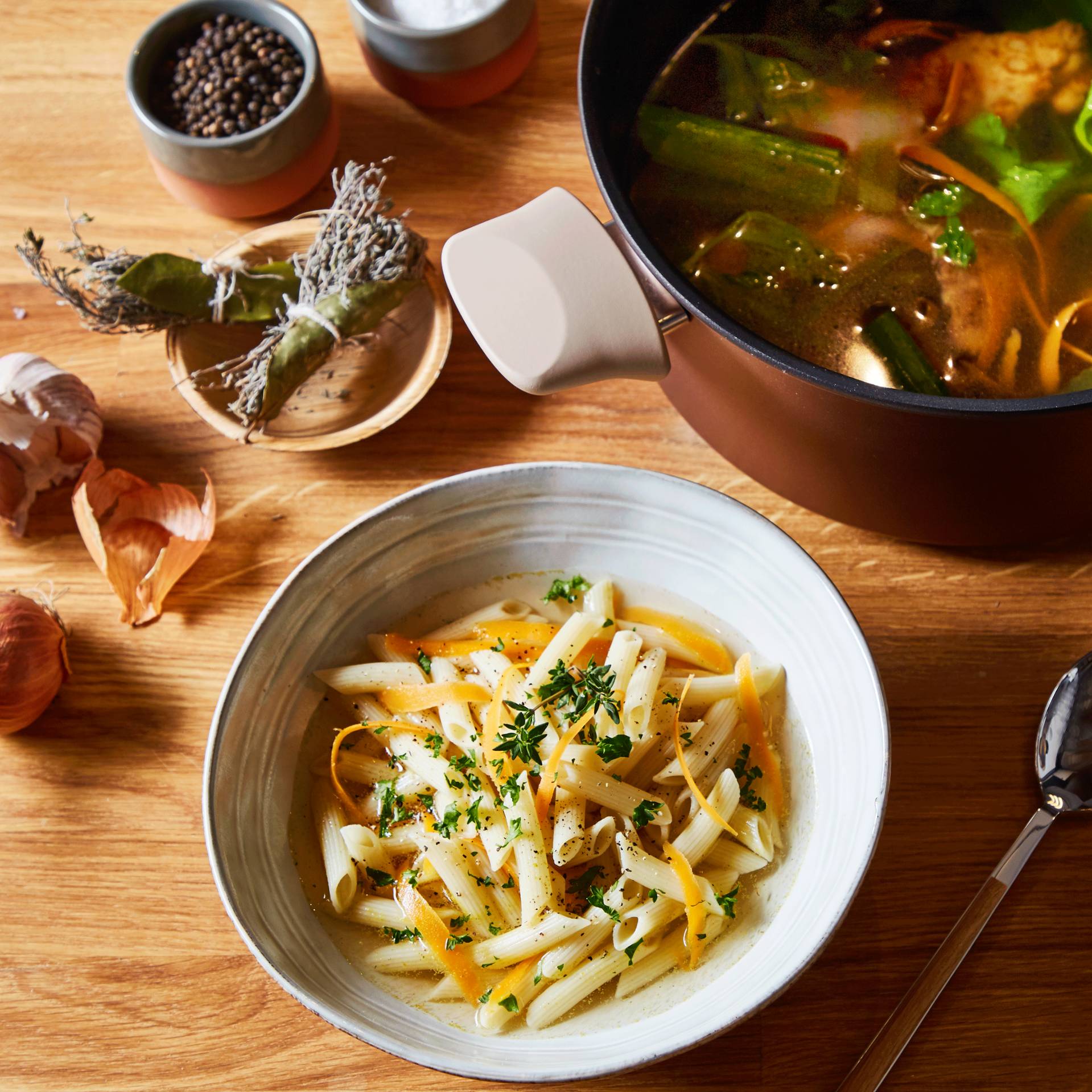 Bouillon d'épluchures et restes de légumes - Recepten Poêles et Casseroles | Tefal