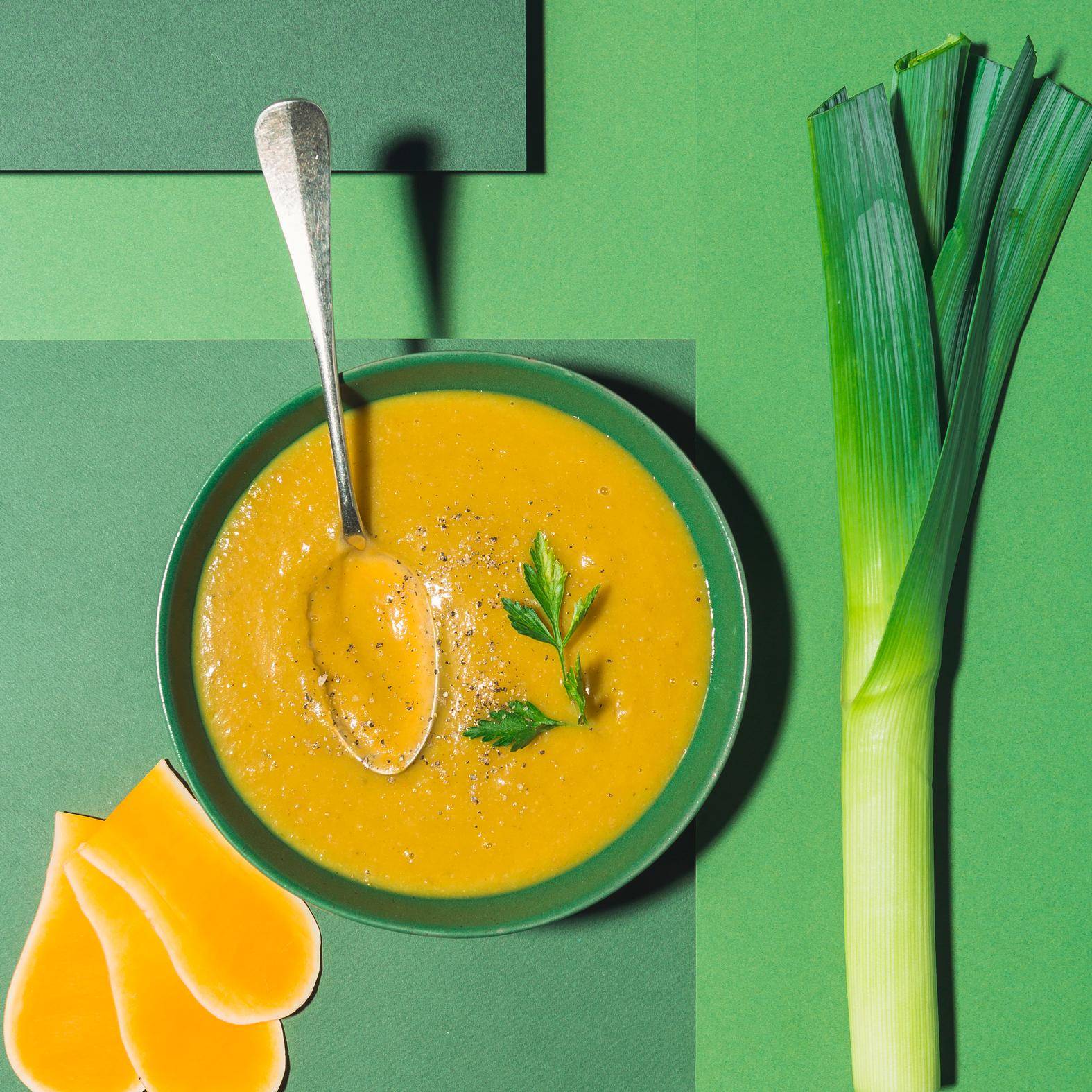 Velouté aux légumes et écorces de courge butternut - Recepten Poêles et Casseroles | Tefal