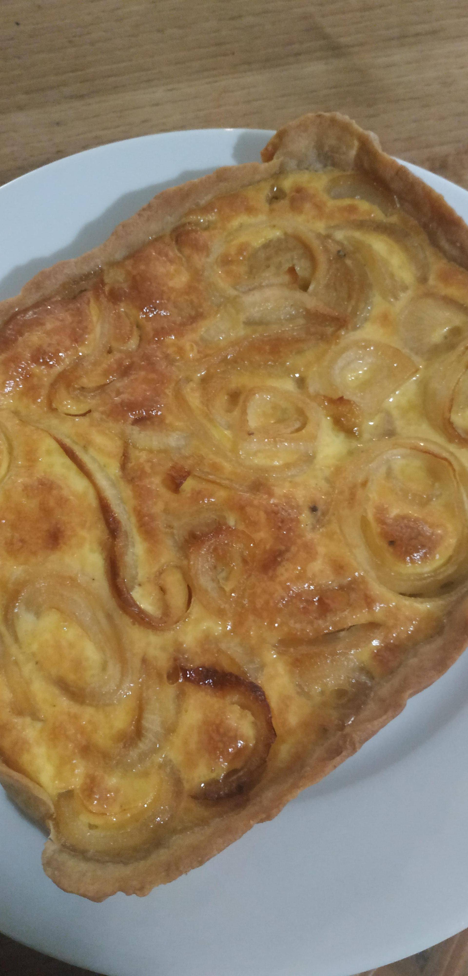 Quiche au oignons caramélisés au miel et sa pâte à l'épeautre intégral - Recette Cake Factory | Tefal