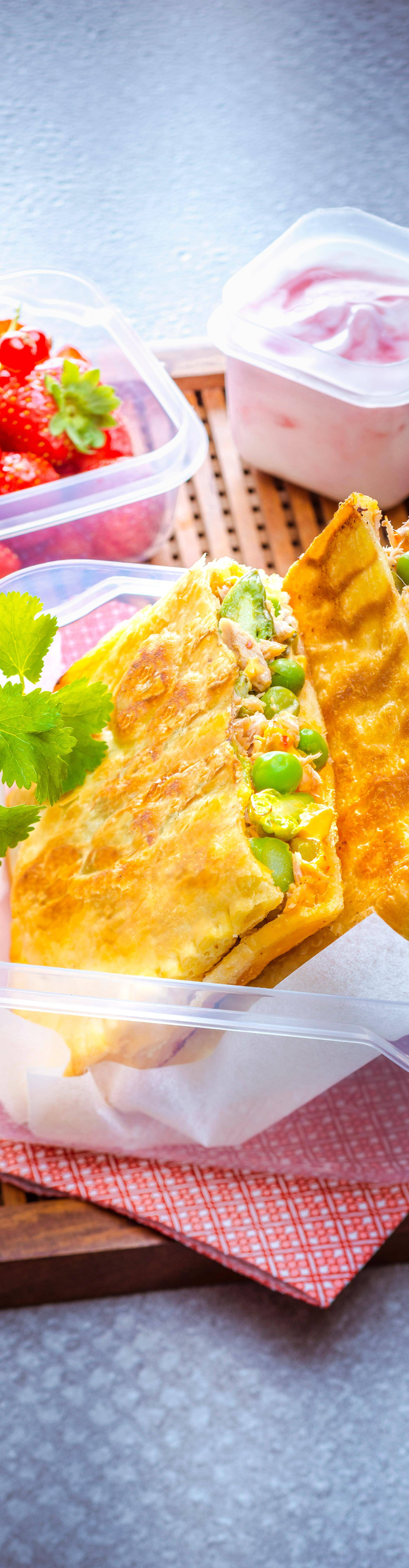 Feuilleté lunch au thon et aux petits légumes pour un repas sur le pouce, complet et efficace - Recette Croques monsieur et gaufriers | Tefal