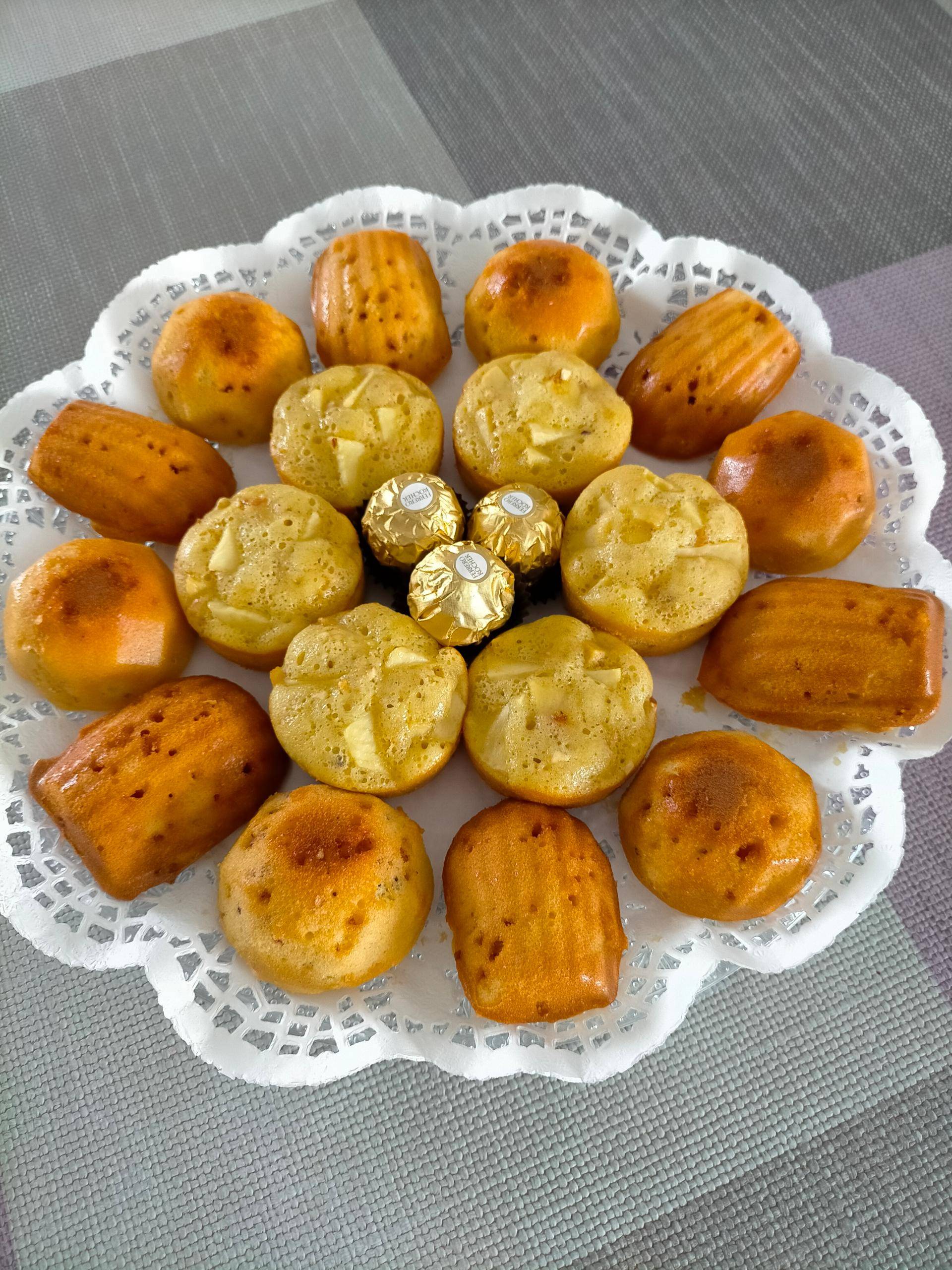 Gateau aux Pommes Amaretto et petites de nougatine - Recepten Cake Factory | Tefal