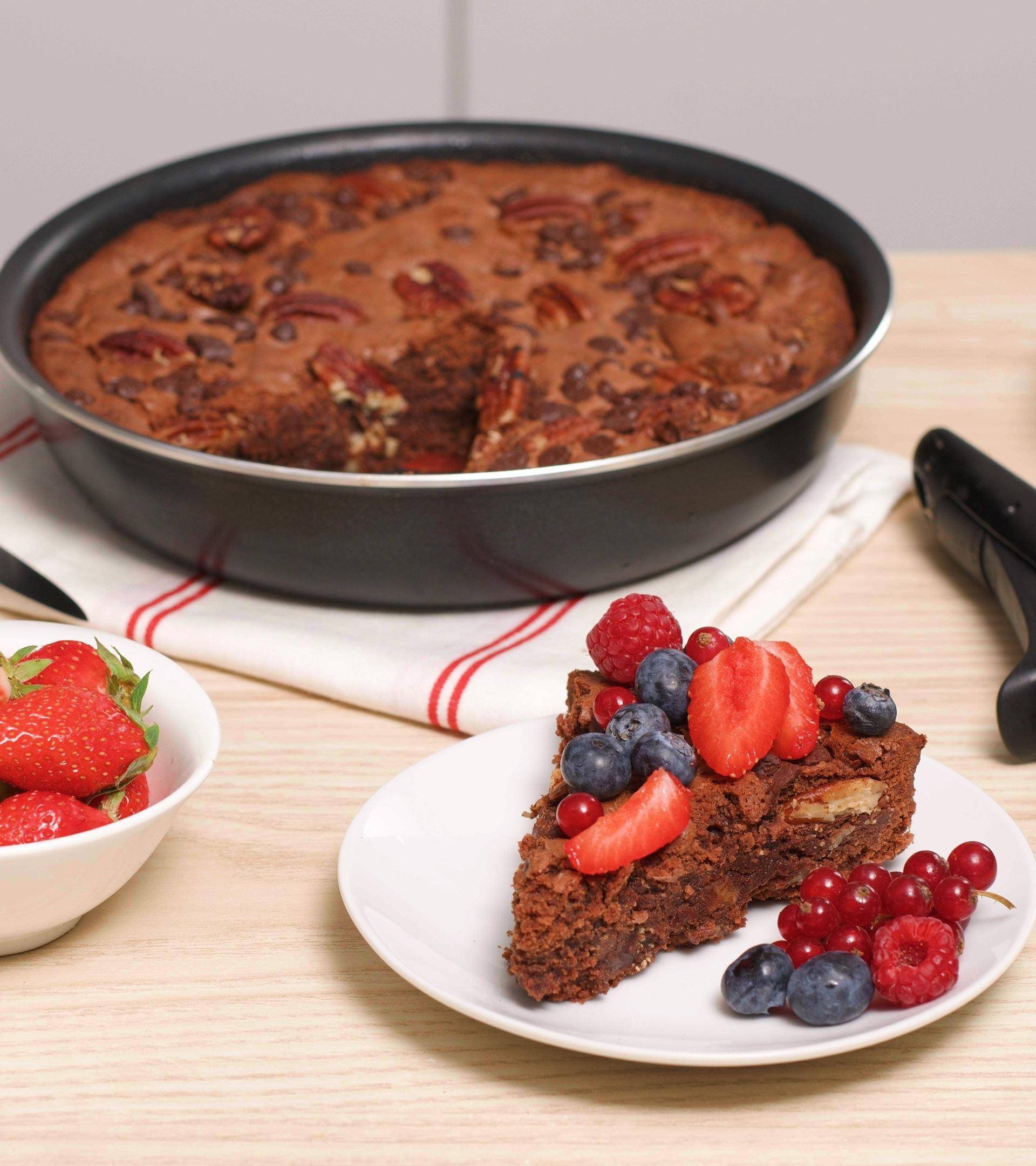 Brownie chocolat noir accompagné de fruits rouges - Recepten Poêles et Casseroles | Tefal