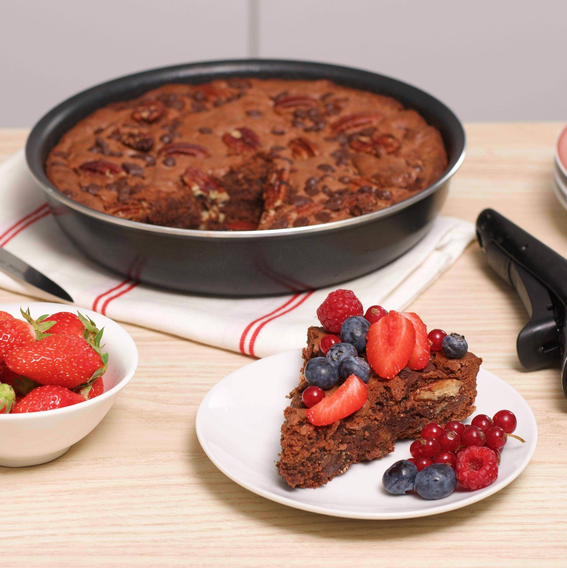 Brownie chocolat noir accompagné de fruits rouges - Recette Poêles et Casseroles | Tefal