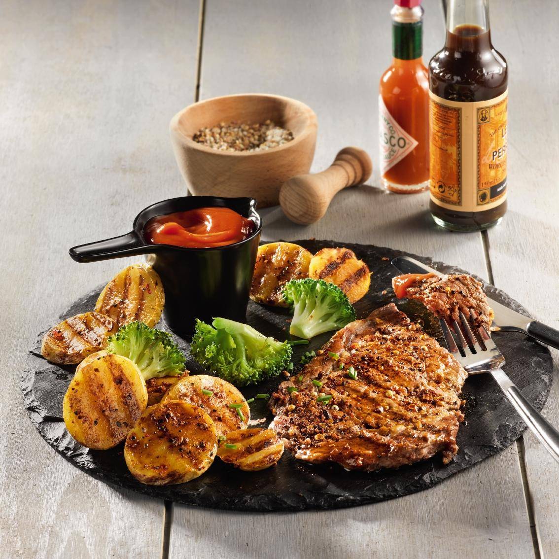 Steak de Montréal grillé et pommes de terre - Recette OptiGrill + | Tefal