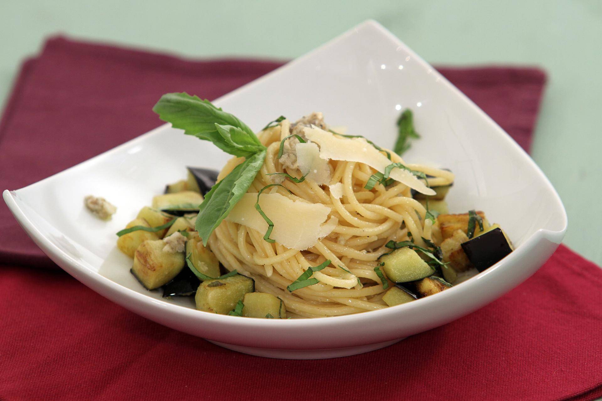 Spaghetti aux aubergines, anchois et basilic - Recepten undefined | Tefal