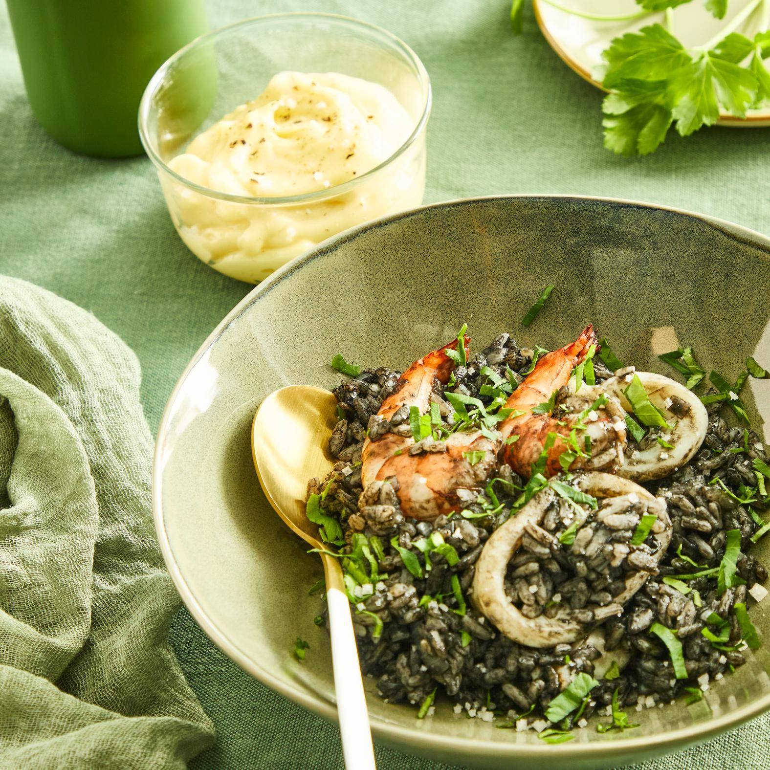 Riz noir aux calamars et aïoli - Recette Poêles et Casseroles | Tefal