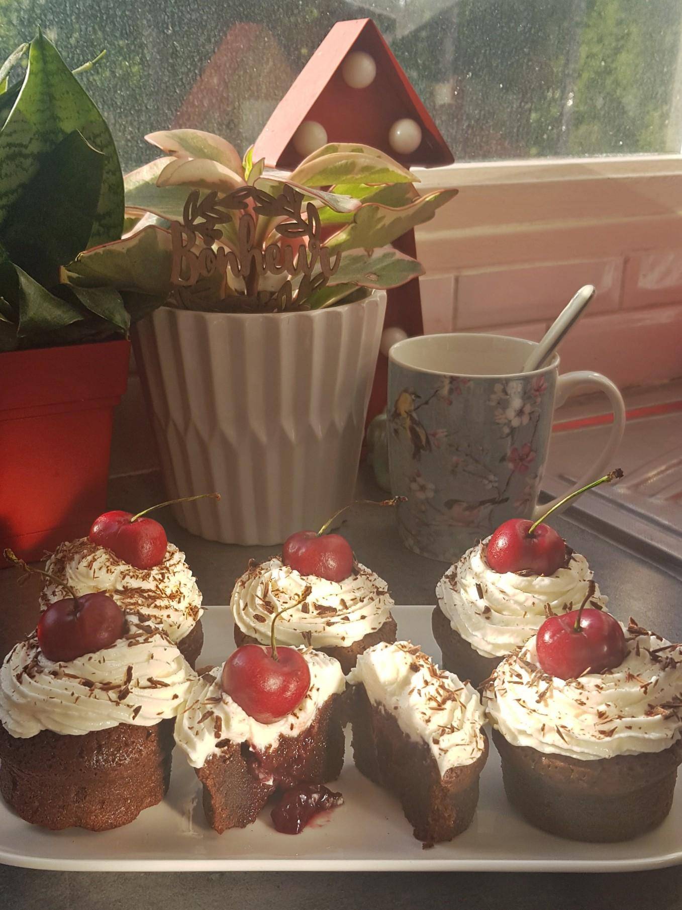 Cupcakes façon forêt noire (coeur à la cerise) - Recepten Cake Factory | Tefal