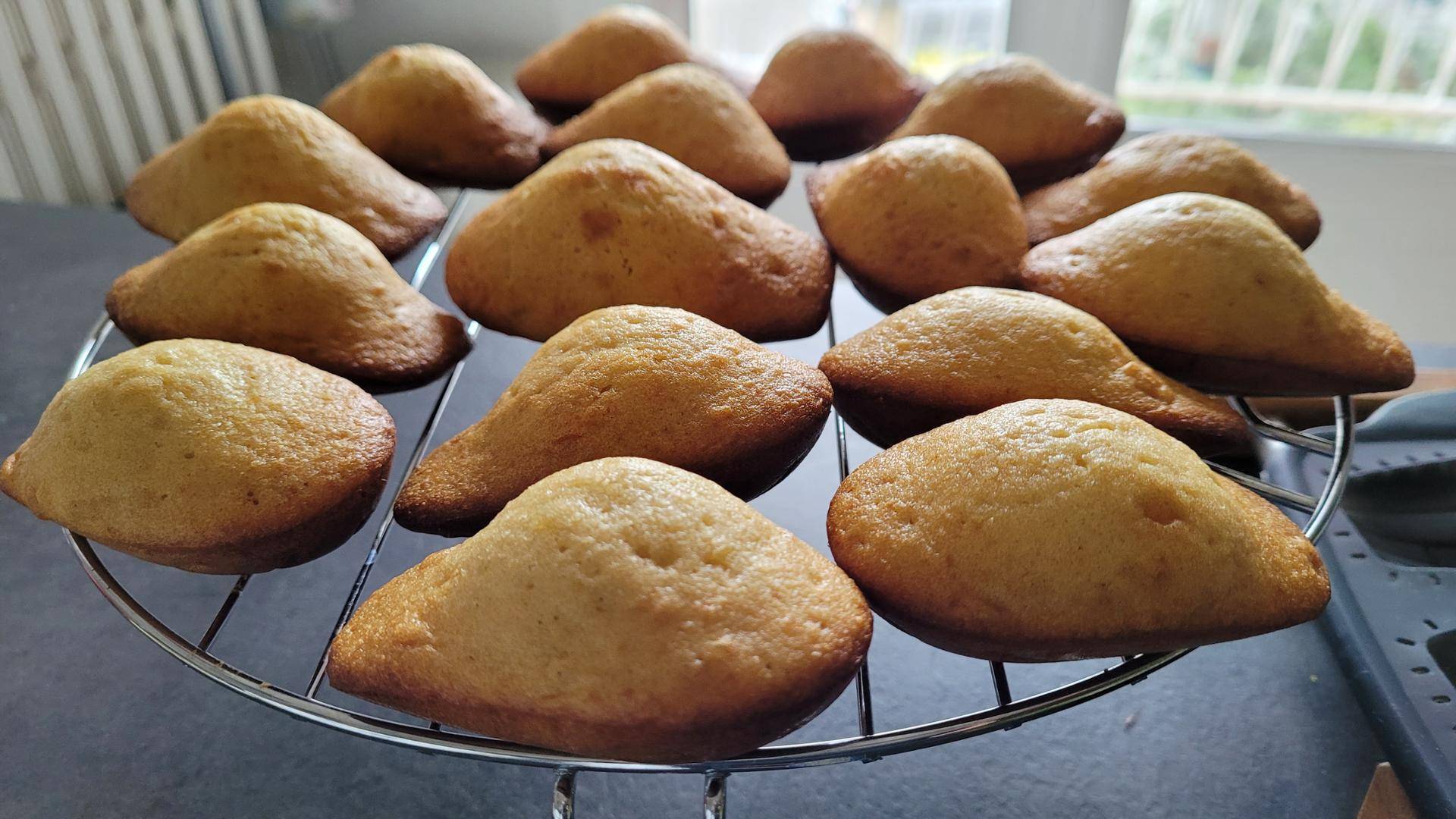 Madeleines moelleuses épeautre citron - Recette Cake Factory | Tefal