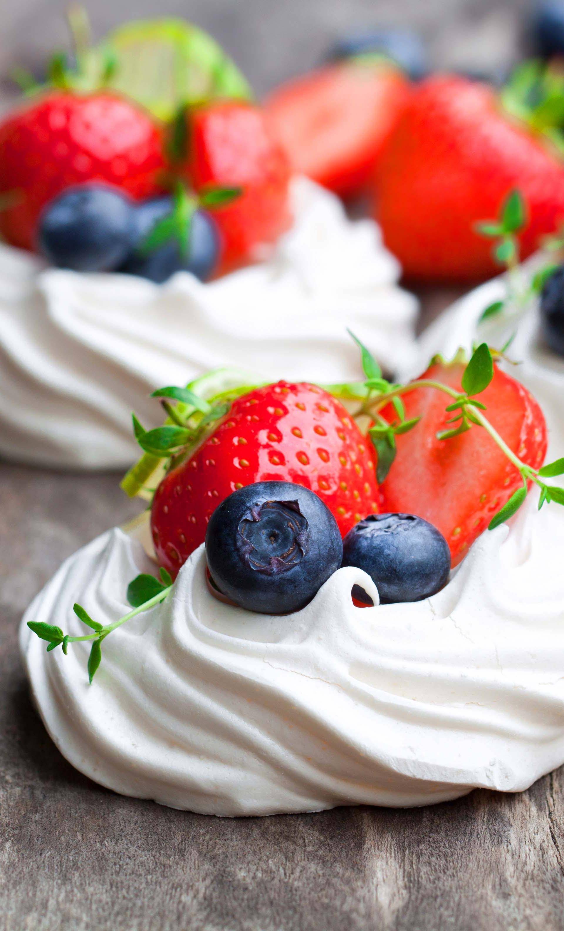 Pavlova aux fruits rouges sans gluten - Recette Cake Factory | Tefal