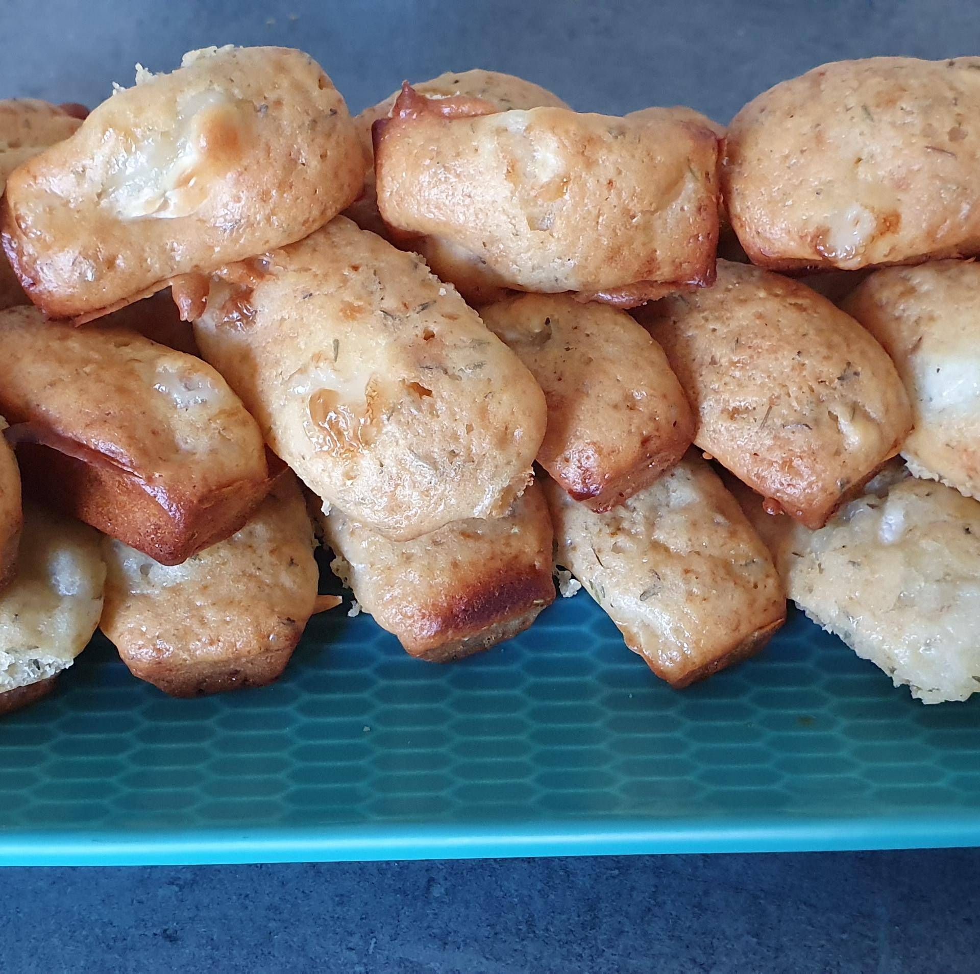 Minni cake apéro chevre miel et thym - Recette Cake Factory | Tefal