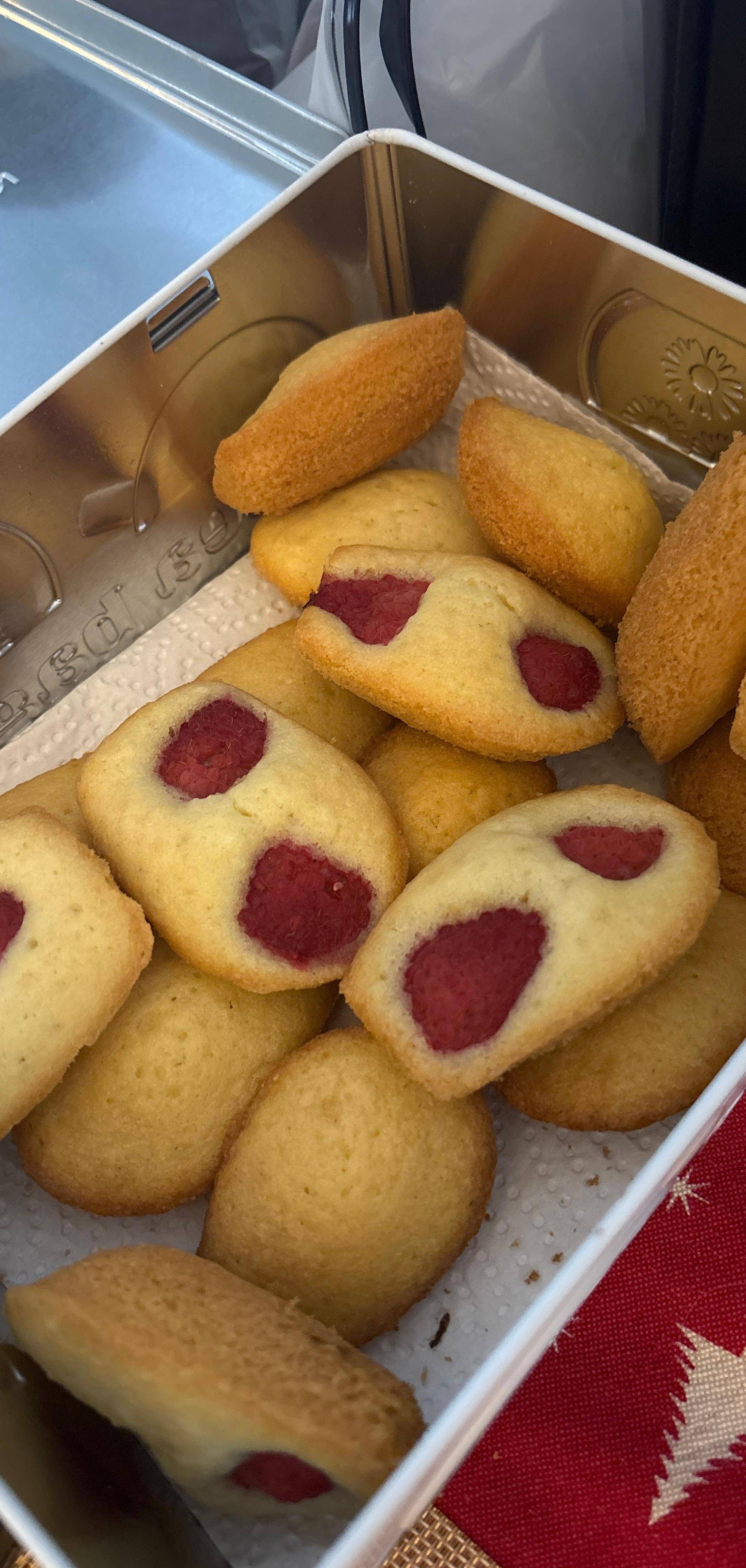 Madeleine, poudre d’amandes, nature, poire ou framboises - Recette Cake Factory Délices | Tefal