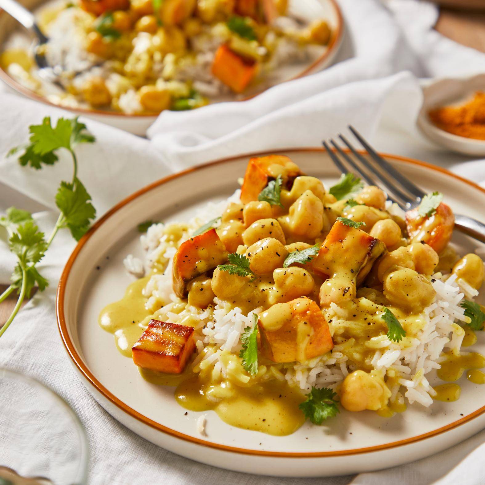Curry de patates douces et pois chiches au lait de coco, riz basmati - Recette Poêles et Casseroles | Tefal