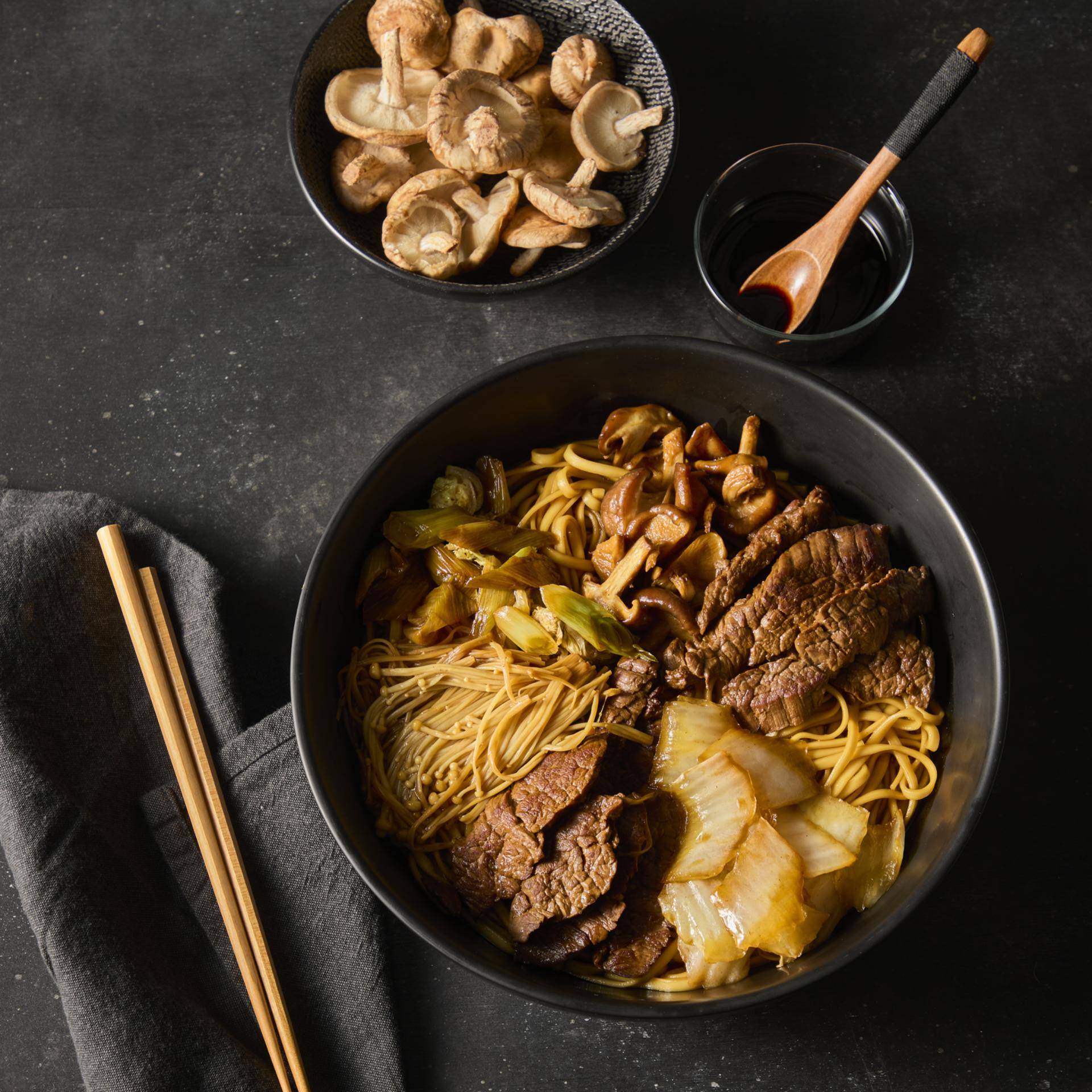 Poêlée de bœuf style Sukiyaki, nouilles udon et légumes - Recette Poêles et Casseroles | Tefal