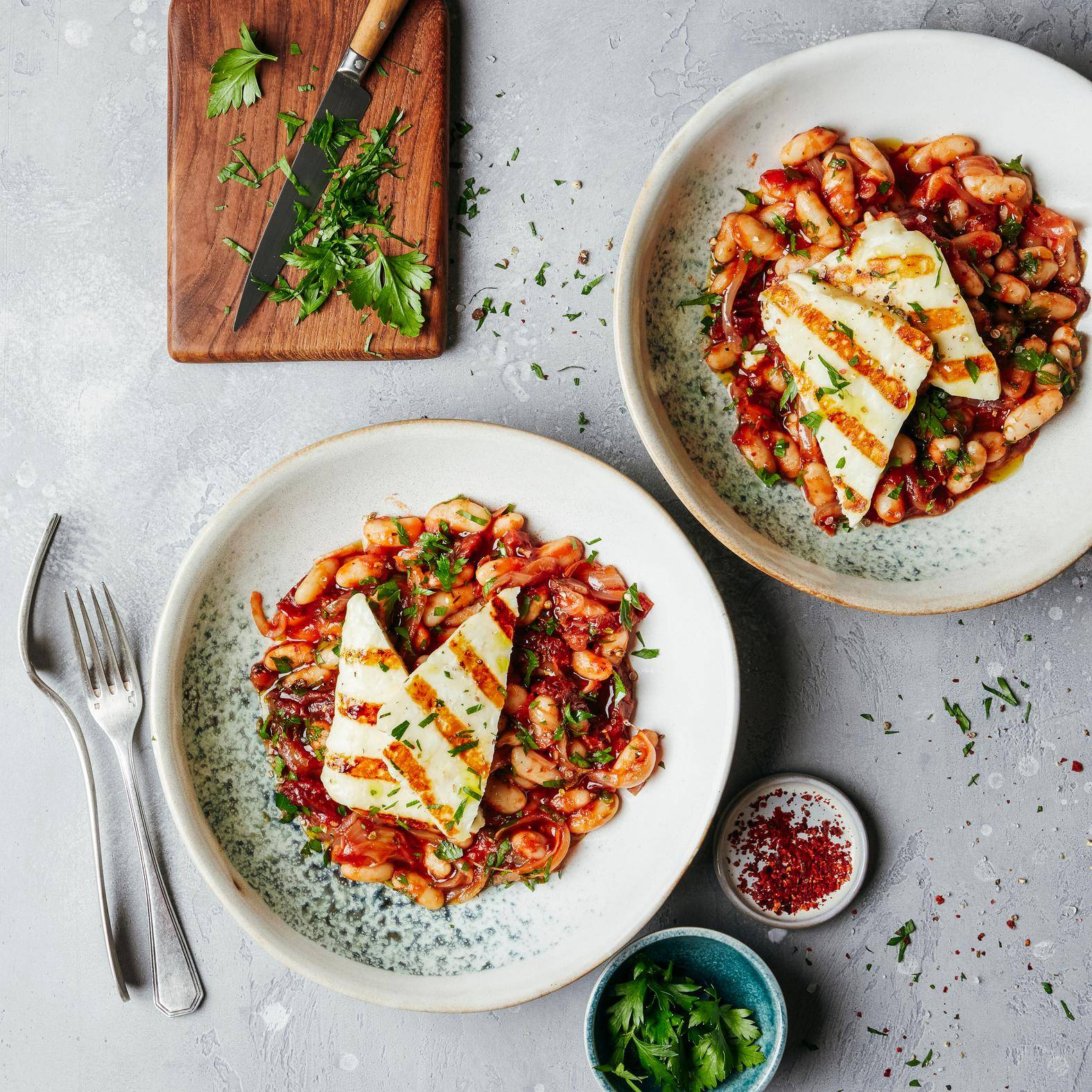 Haricots blancs à la tomate et halloumi grillé - Recepten OptiGrill 2in1 | Tefal