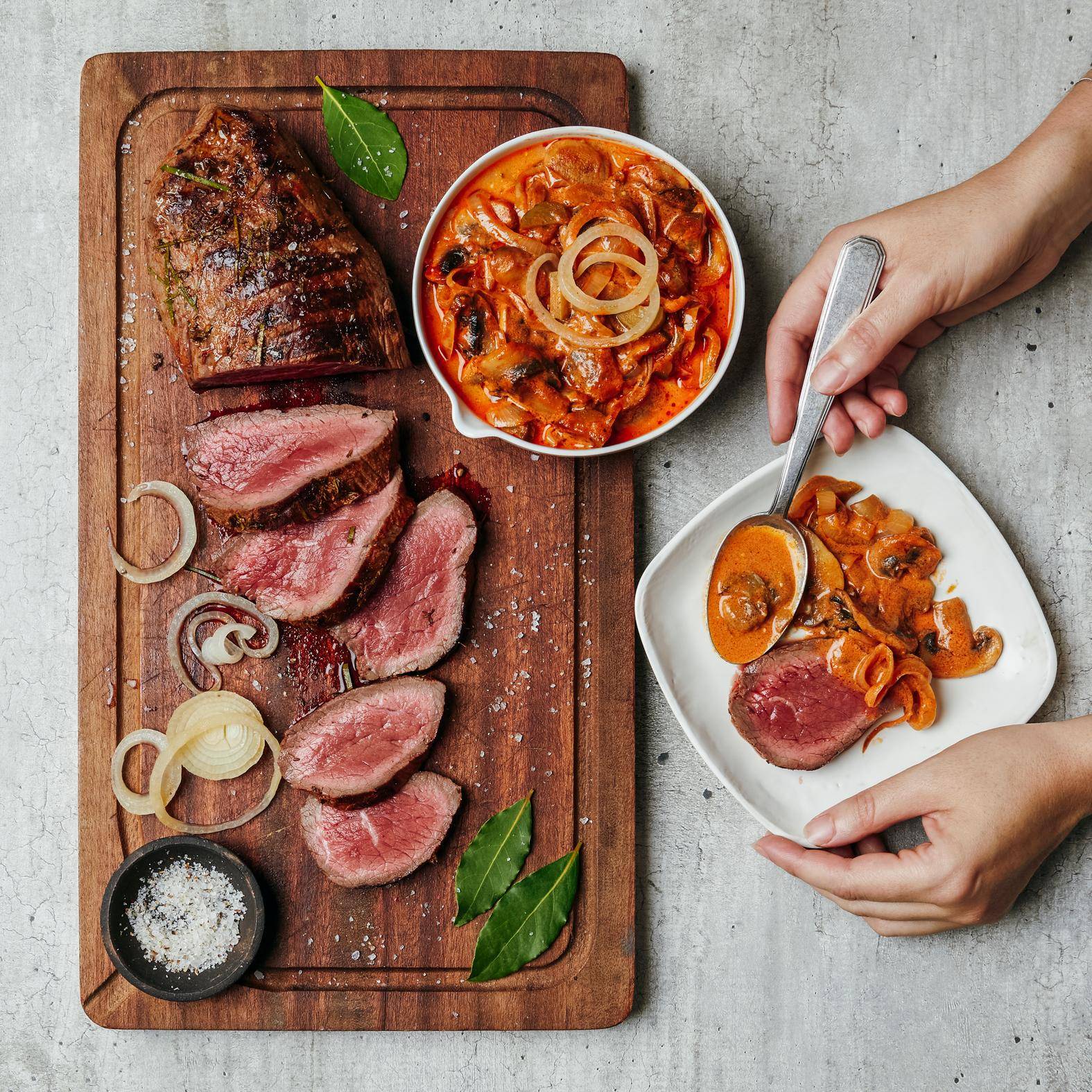 Gegrilde biefstuk en champignons in Stroganoffsaus - Recepten OptiGrill 4in1 | Tefal