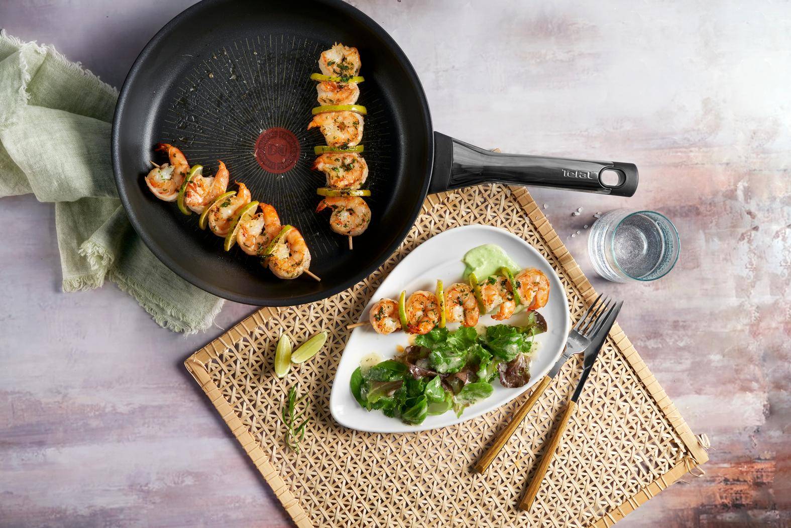 Brochettes de crevettes marinées et mayonnaise aux herbes - Recette Poêles et Casseroles | Tefal