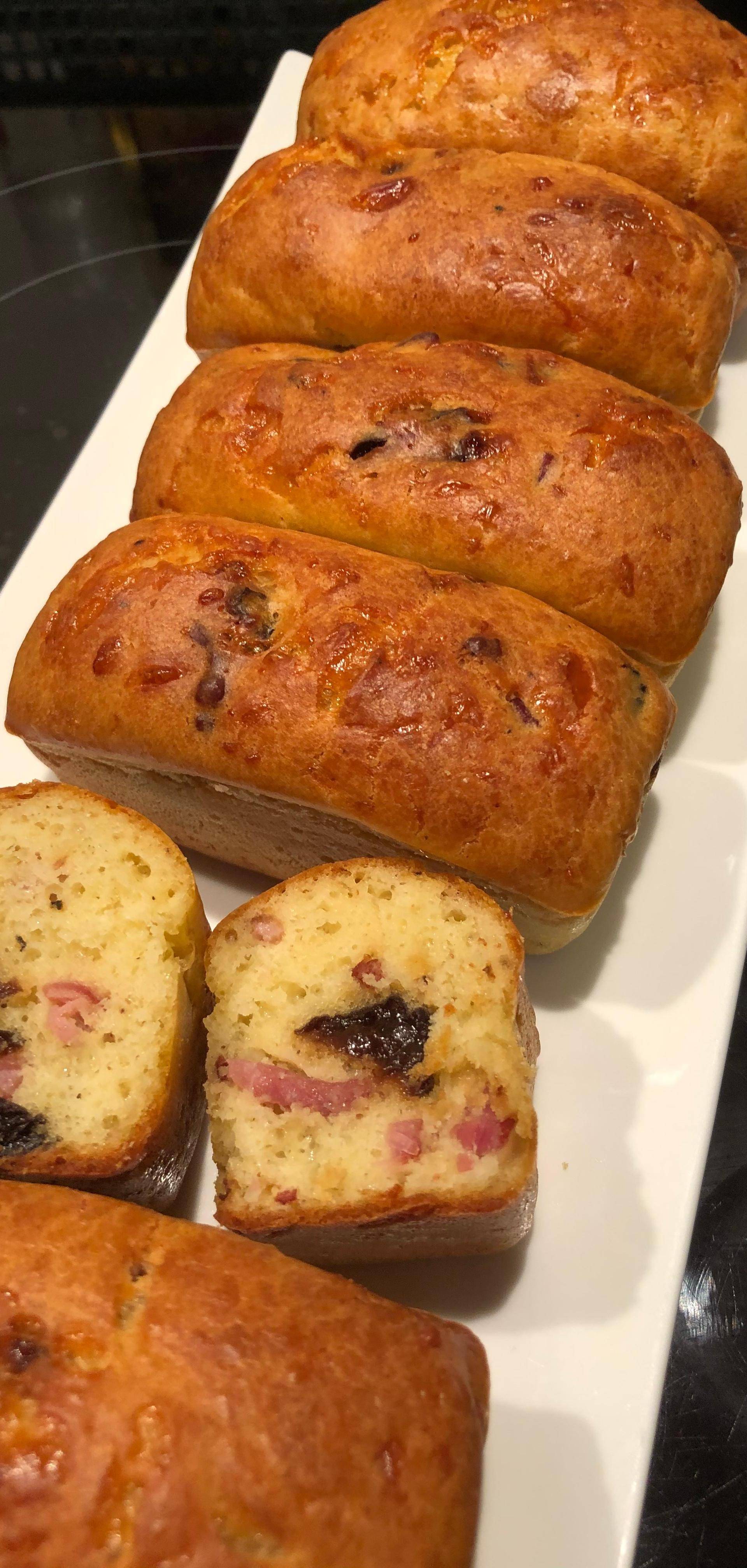 Cake pruneaux et lardons - Recette Cake Factory | Tefal