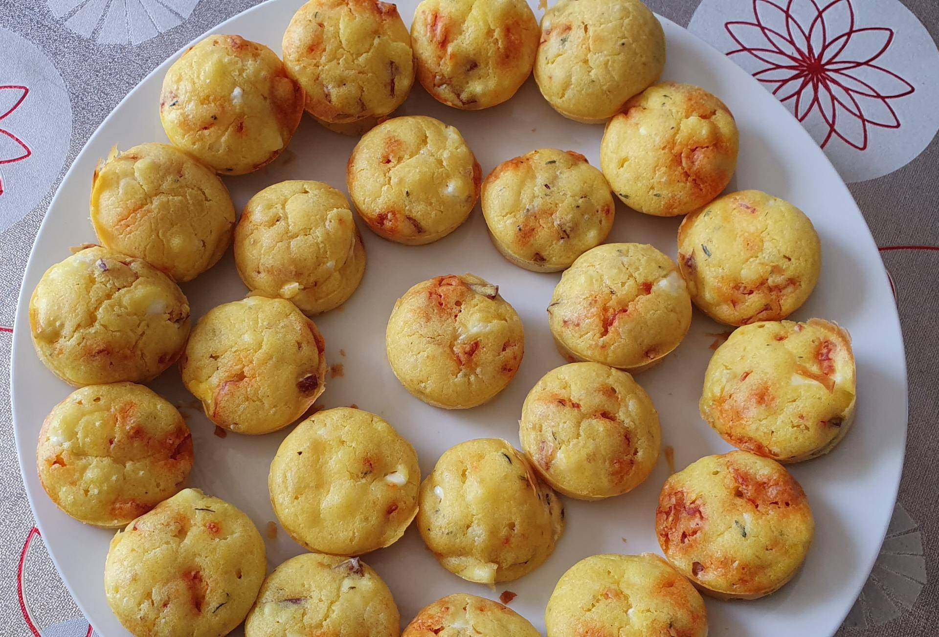 Muffins chorizo-feta-curcuma - Recepten Cake Factory | Tefal