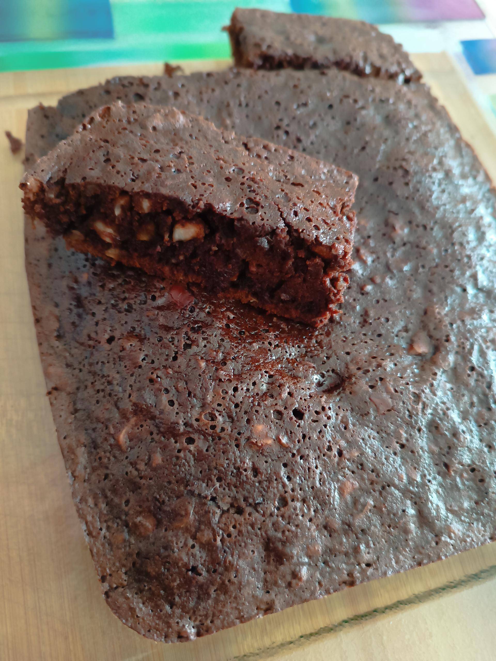 Brownie Nesquik, aux éclats de chocolat noir et noisettes concassées . - Recette Cake Factory | Tefal