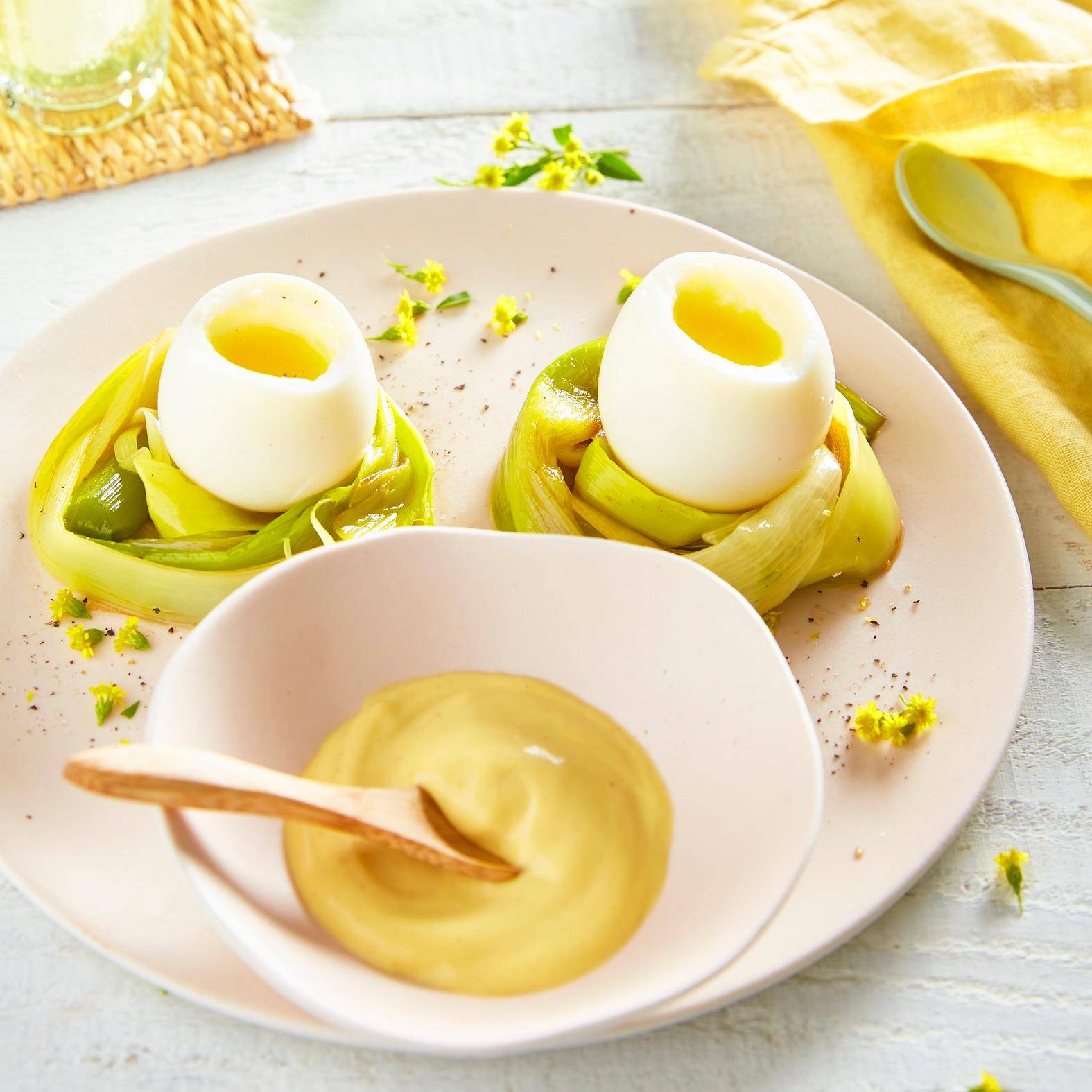 Œufs mollets sur nid de poireaux - Recette Poêles et Casseroles | Tefal