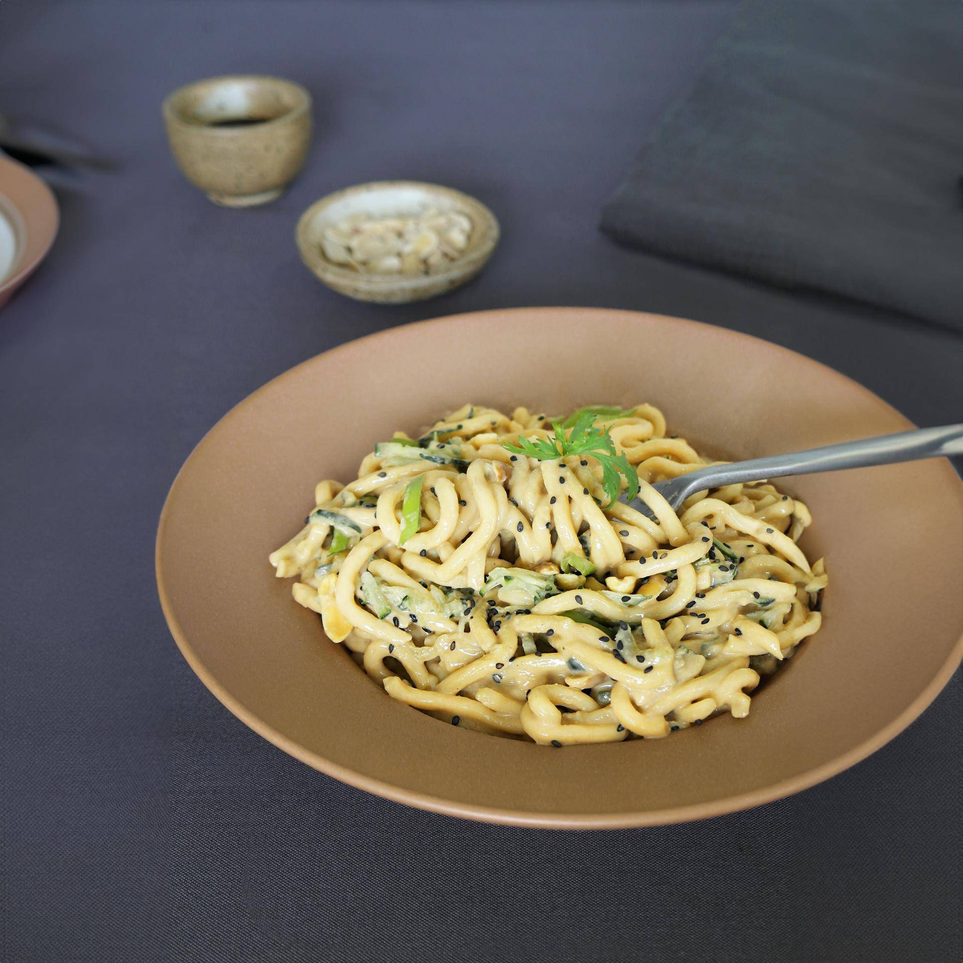 Nouilles udon sauce cacahuètes - Recepten Poêles et Casseroles | Tefal
