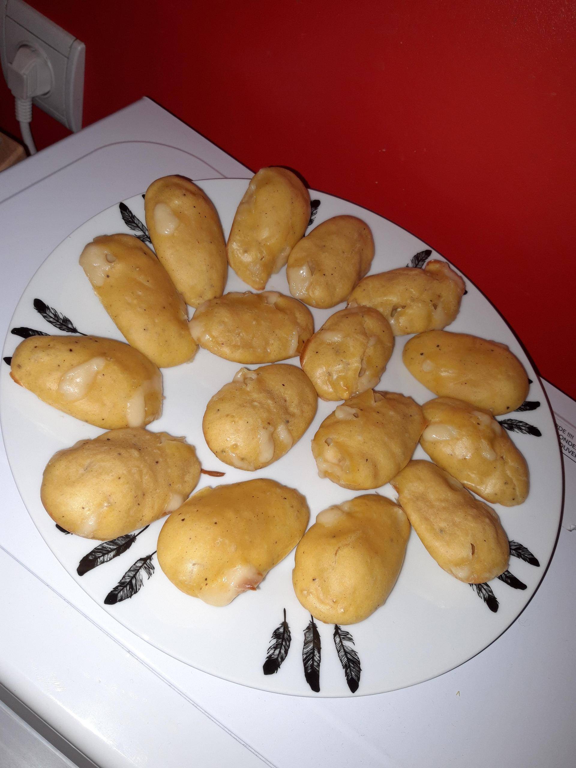 Madeleine à la moutarde et à l'emmental - Recepten Cake Factory | Tefal