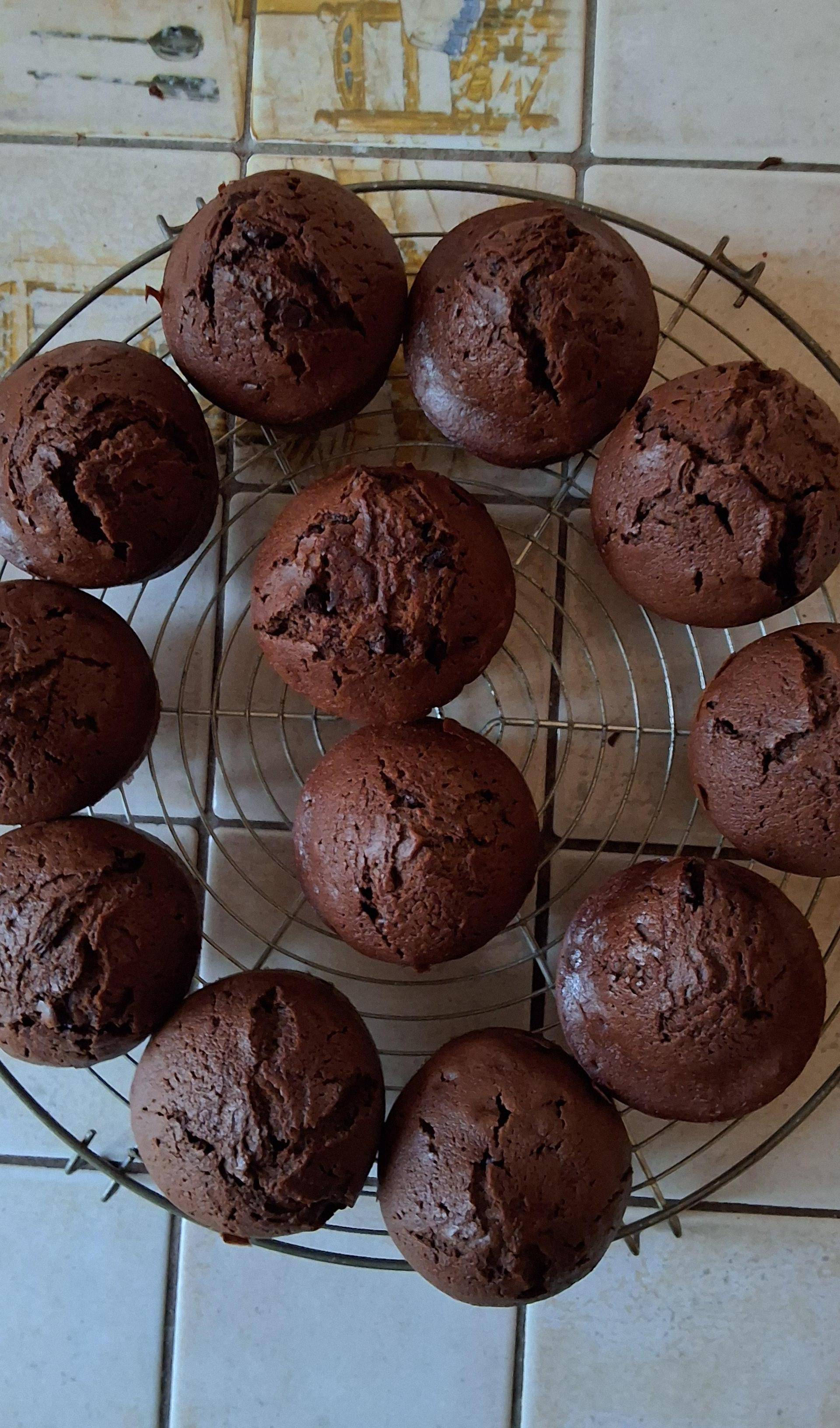 Muffins tout chocolat avec pépites de chocolat - Recette Cake Factory | Tefal