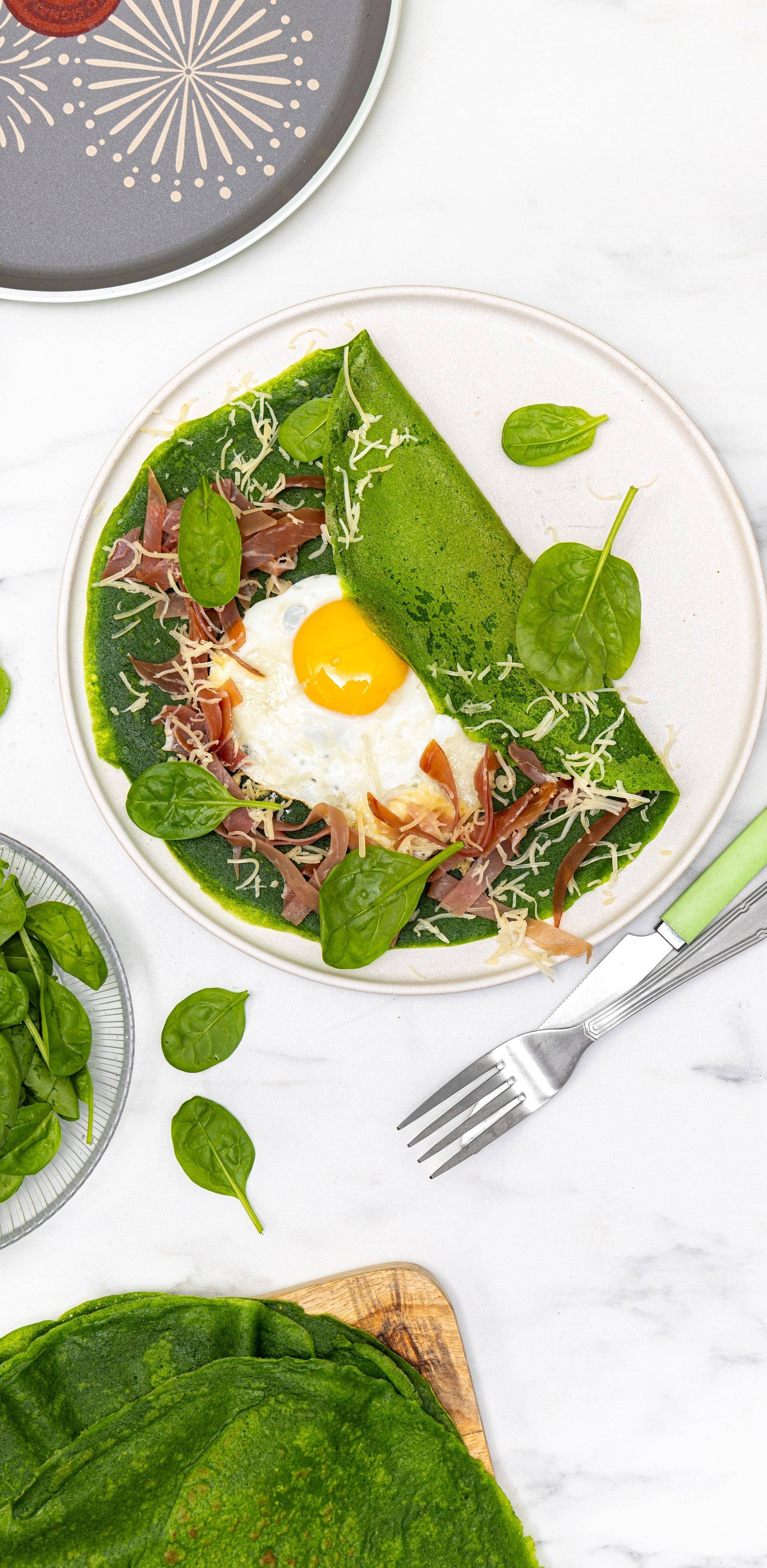 Crêpes vertes aux épinards, œuf, jambon de Bayonne et comté - Recette Poêles et Casseroles | Tefal