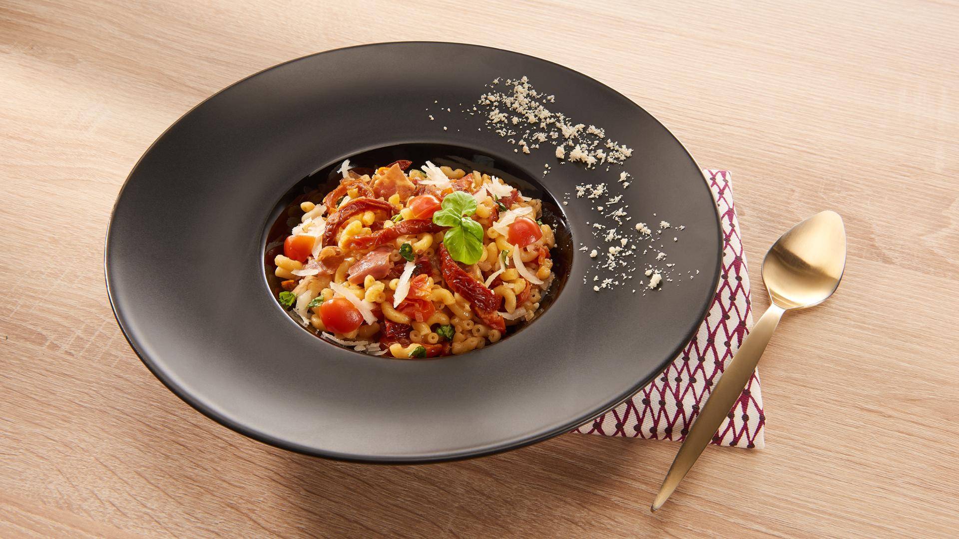 Risotto de coquillettes aux 2 tomates et pecorino - Recette Poêles et Casseroles | Tefal