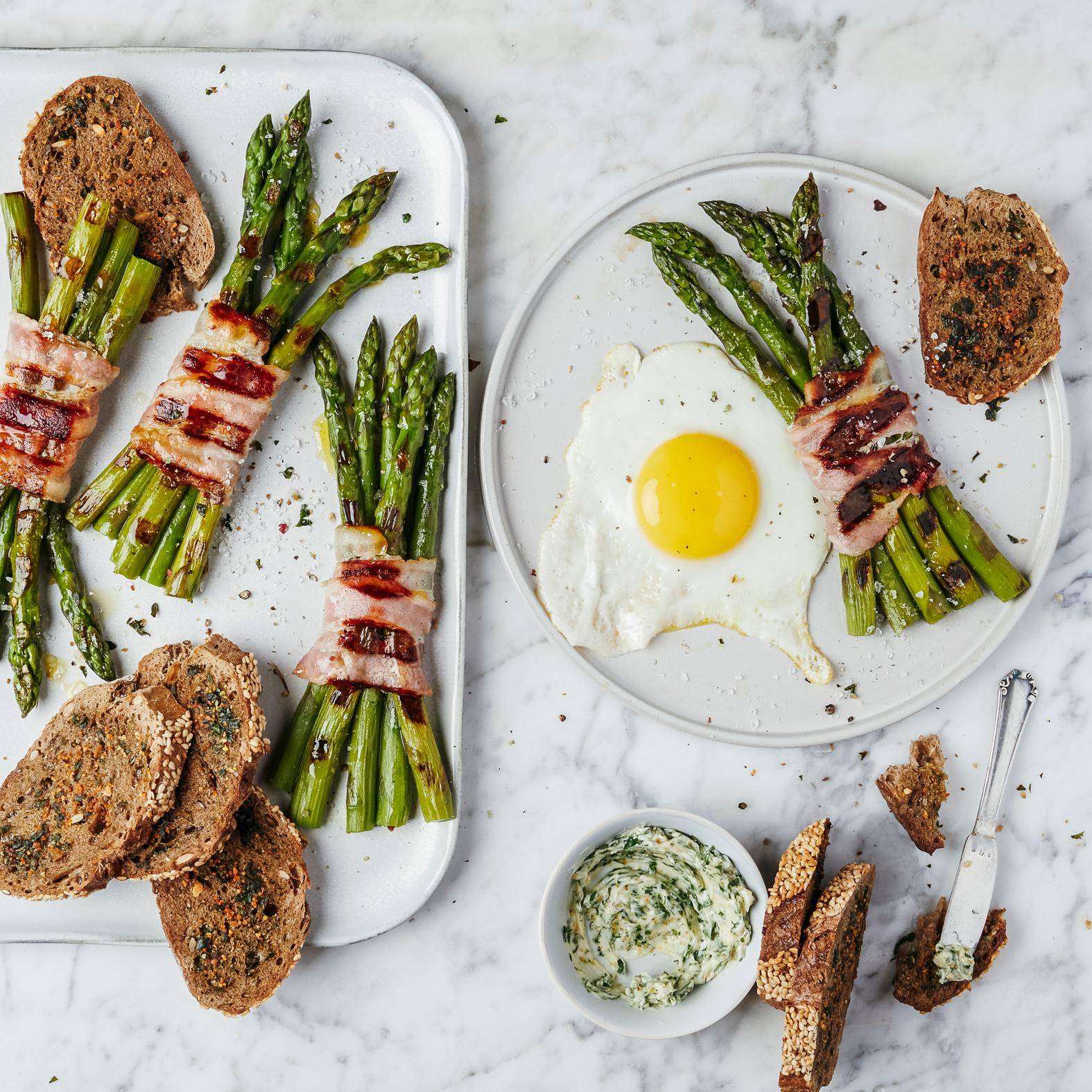 Asperges vertes grillées au lard et œufs au plat - Recette OptiGrill 2in1 | Tefal