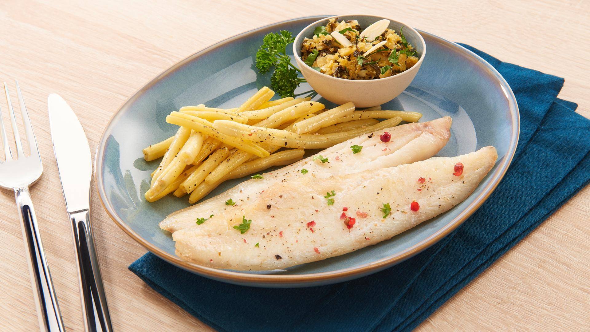 Merlan au condiment amande-citron-herbes, haricots beurre à l'ail confit - Recepten Poêles et Casseroles | Tefal