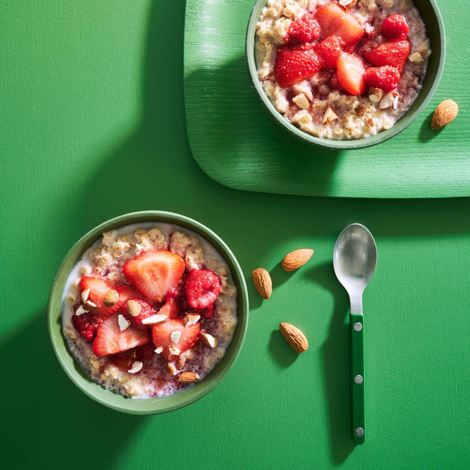 Porridge fruits rouges et amandes - Recette Poêles et Casseroles | Tefal