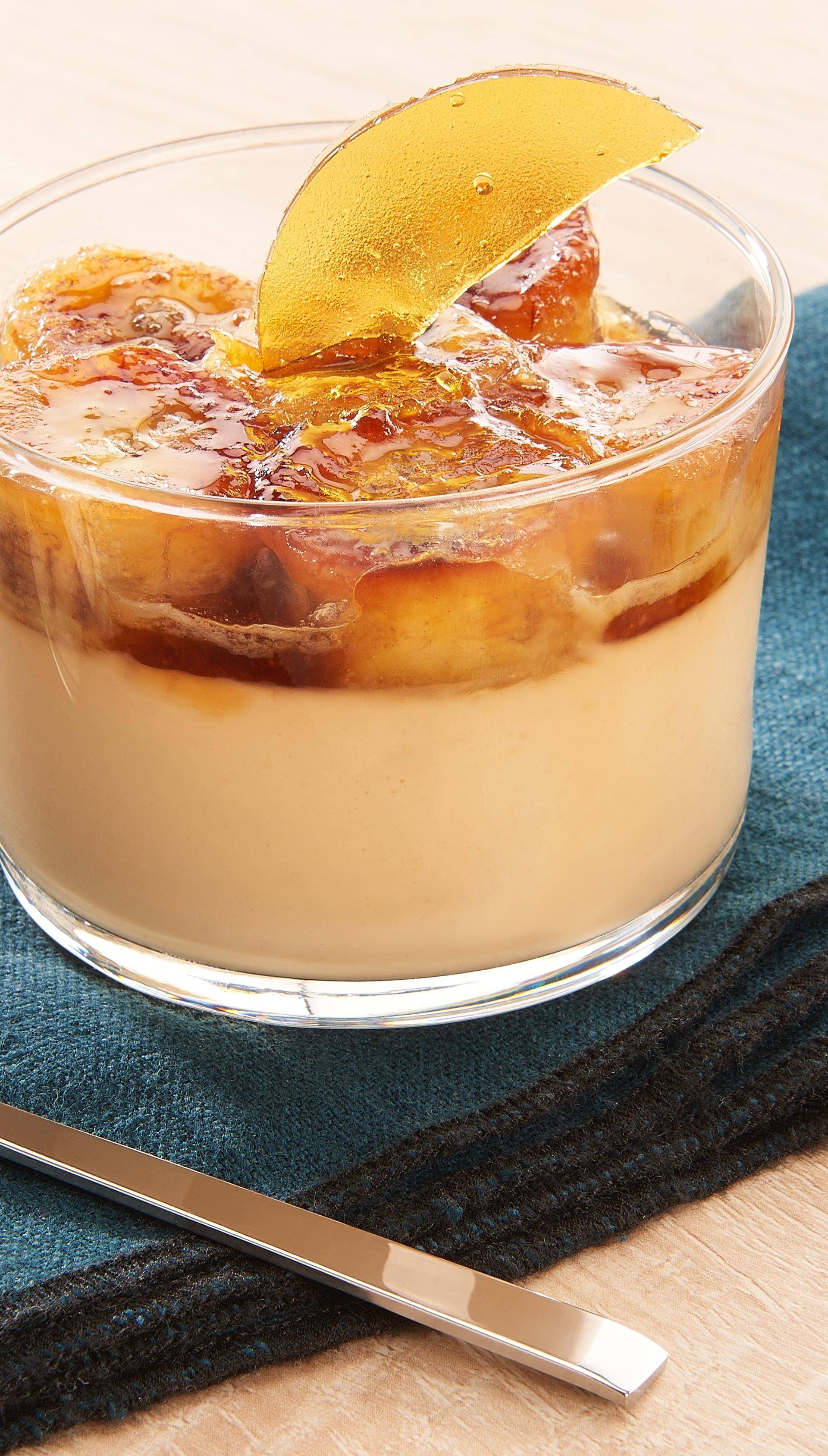Ramequins de crème au caramel au beurre salé et bananes flambées - Recette Poêles et Casseroles | Tefal