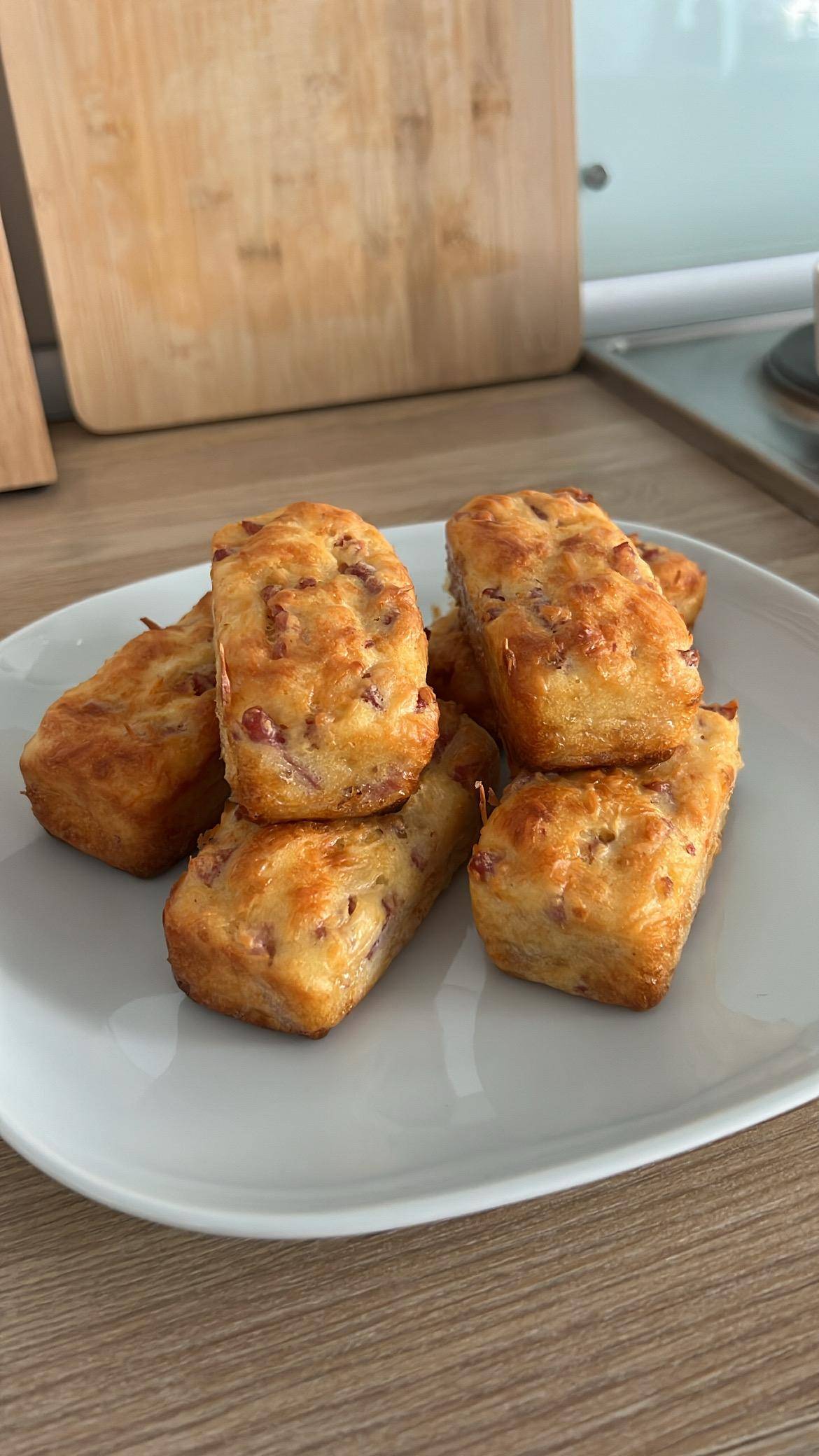 Petit cake allumettes fumées fromage râpé - Recette Cake Factory | Tefal