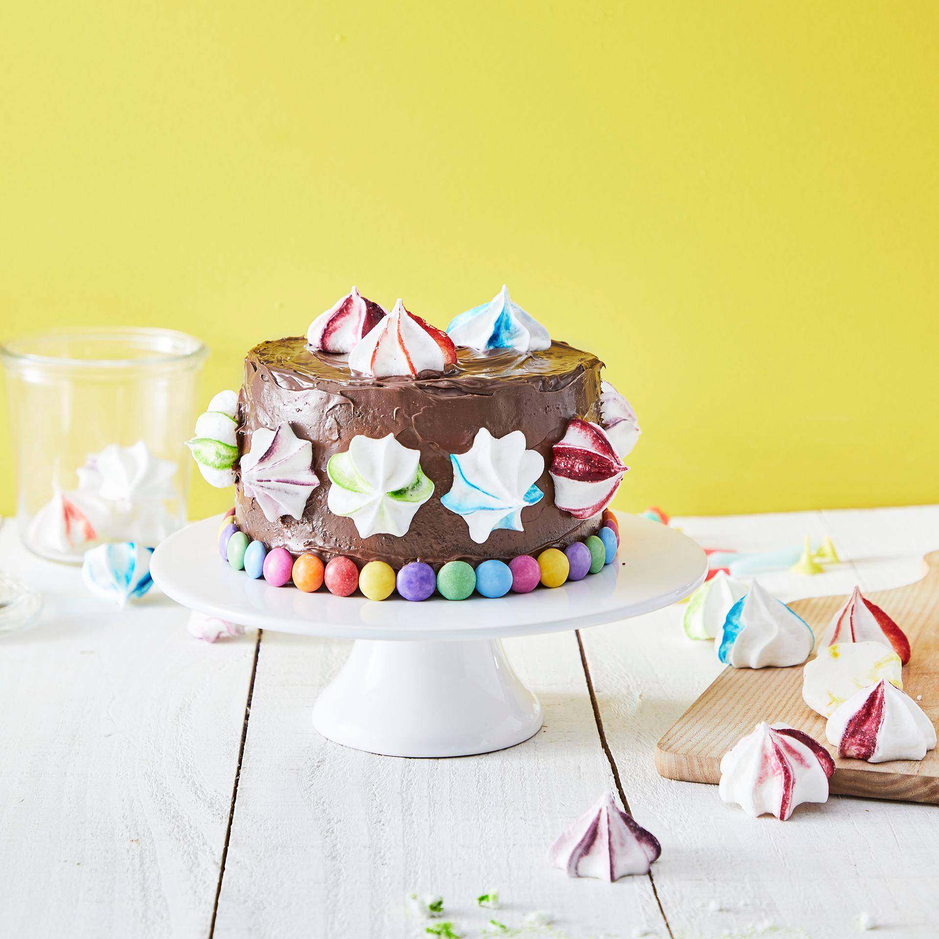 Gâteau au chocolat et meringues colorées - Recette Kitchen machines | Tefal