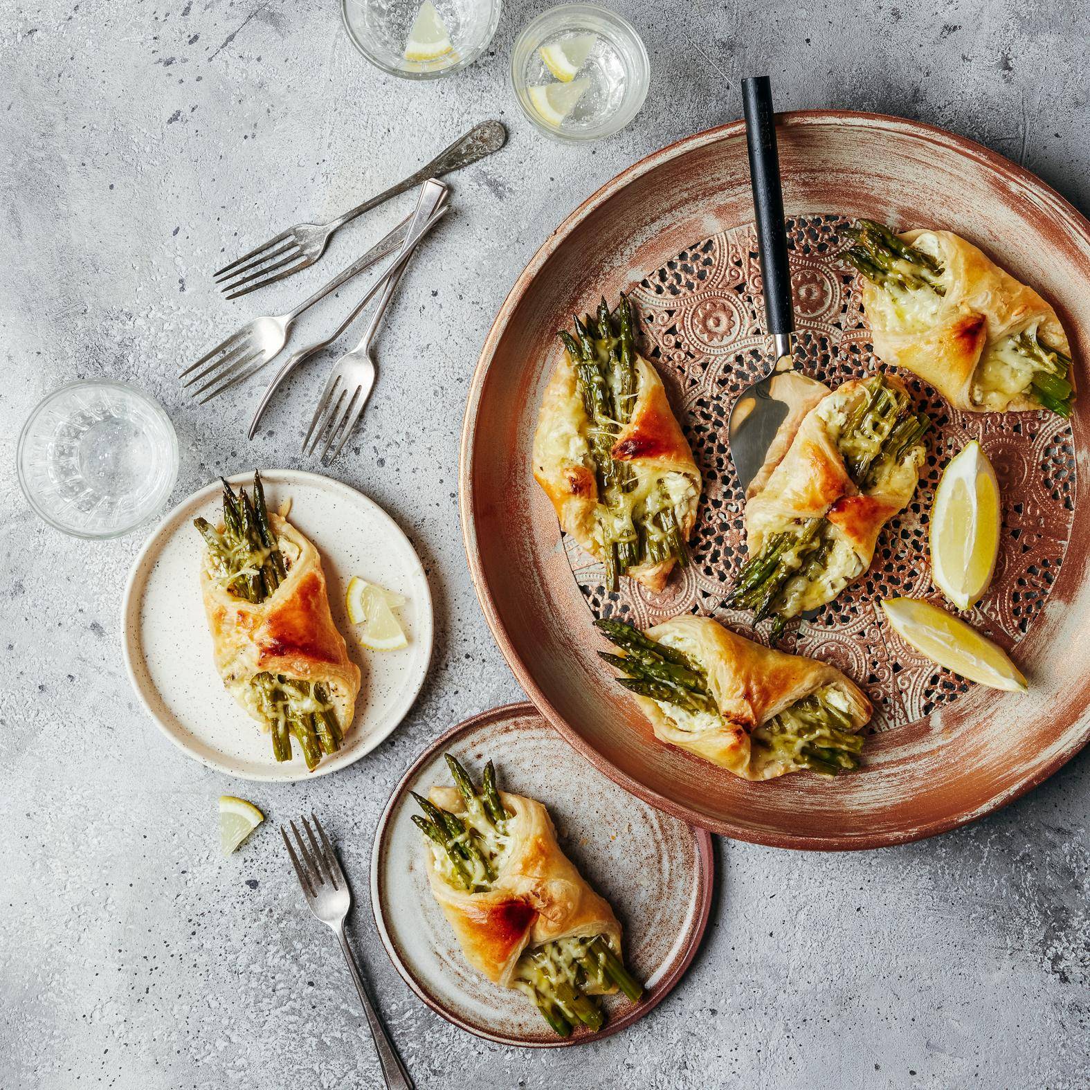 Bladerdeegpakketjes met asperges en kaas - Recepten OptiGrill + | Tefal