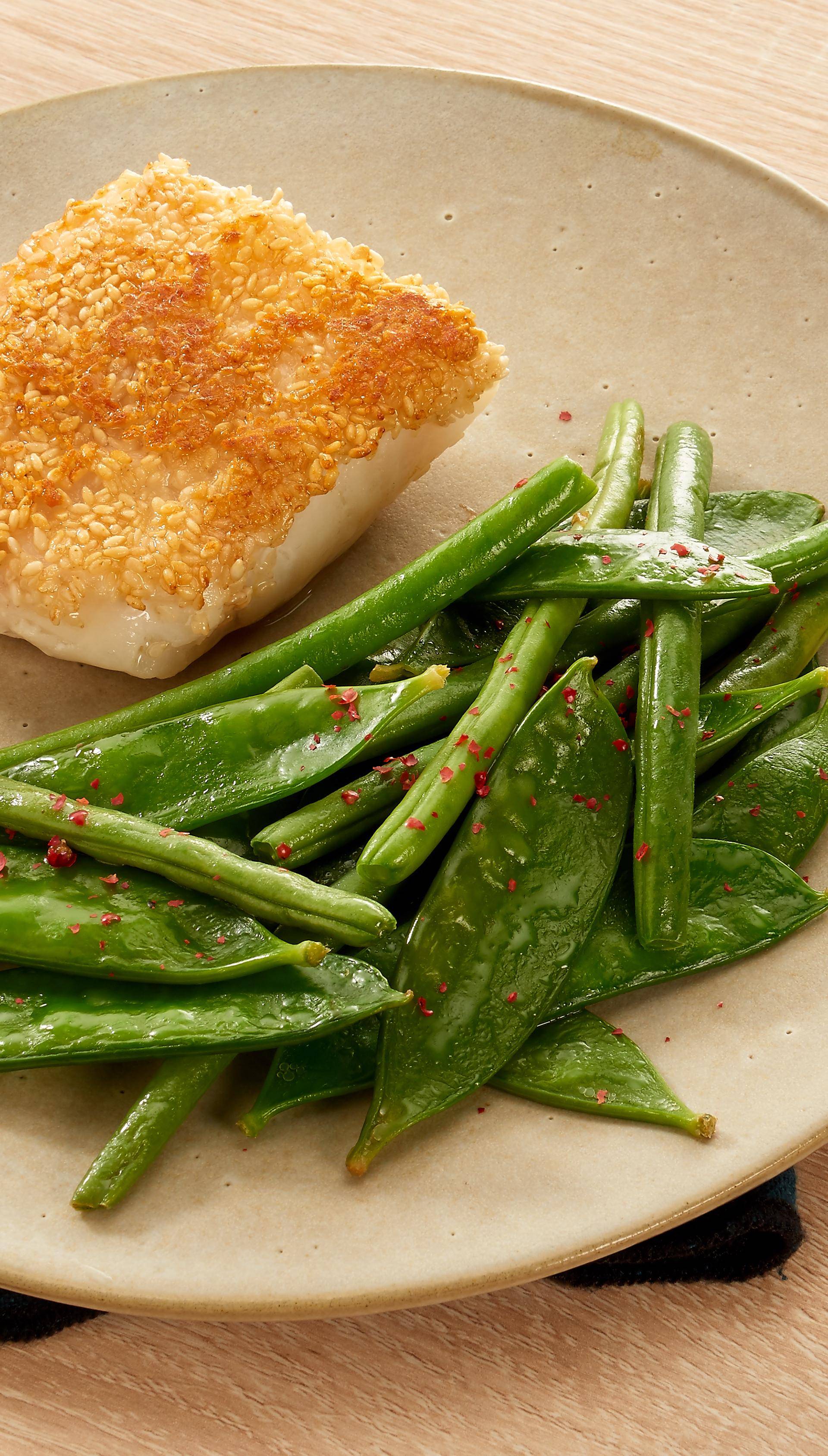 Dos de cabillaud pané au sésame et poêlée aux deux haricots - Recette Poêles et Casseroles | Tefal