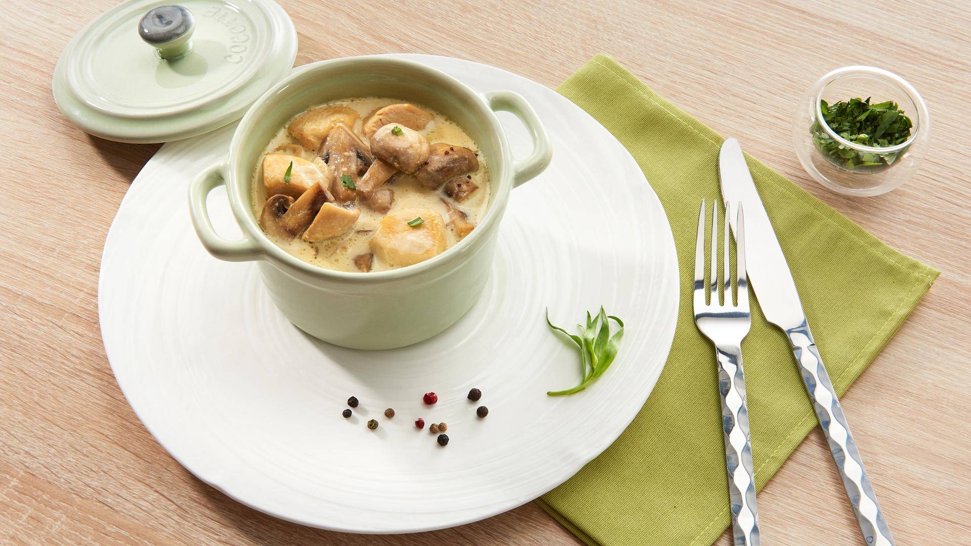 Marmite de poulet aux champignons, moutarde et estragon - Recette Poêles et Casseroles | Tefal
