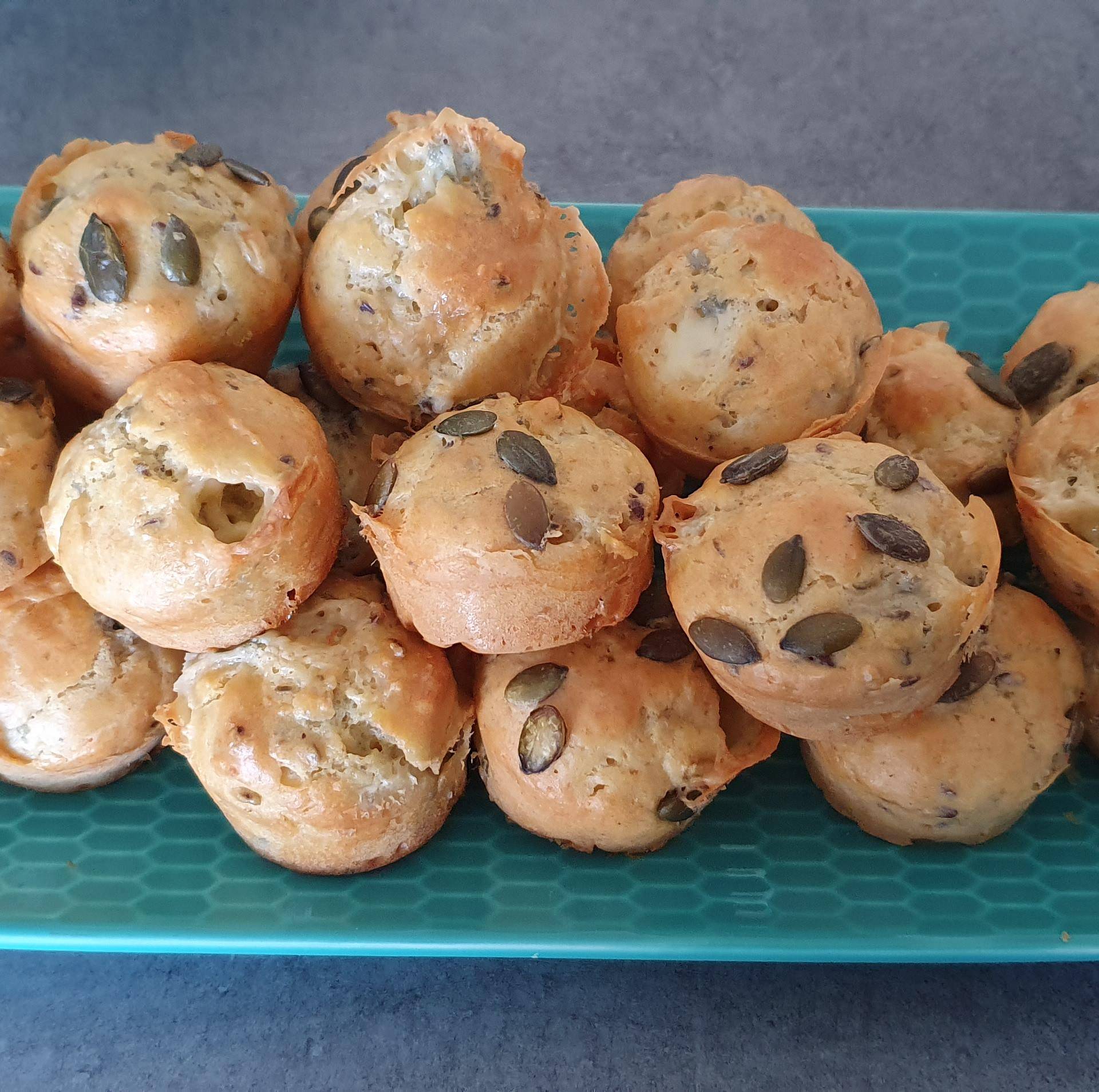 Minni cake Roquefort et graines de lin et tournesol - Recette Cake Factory | Tefal