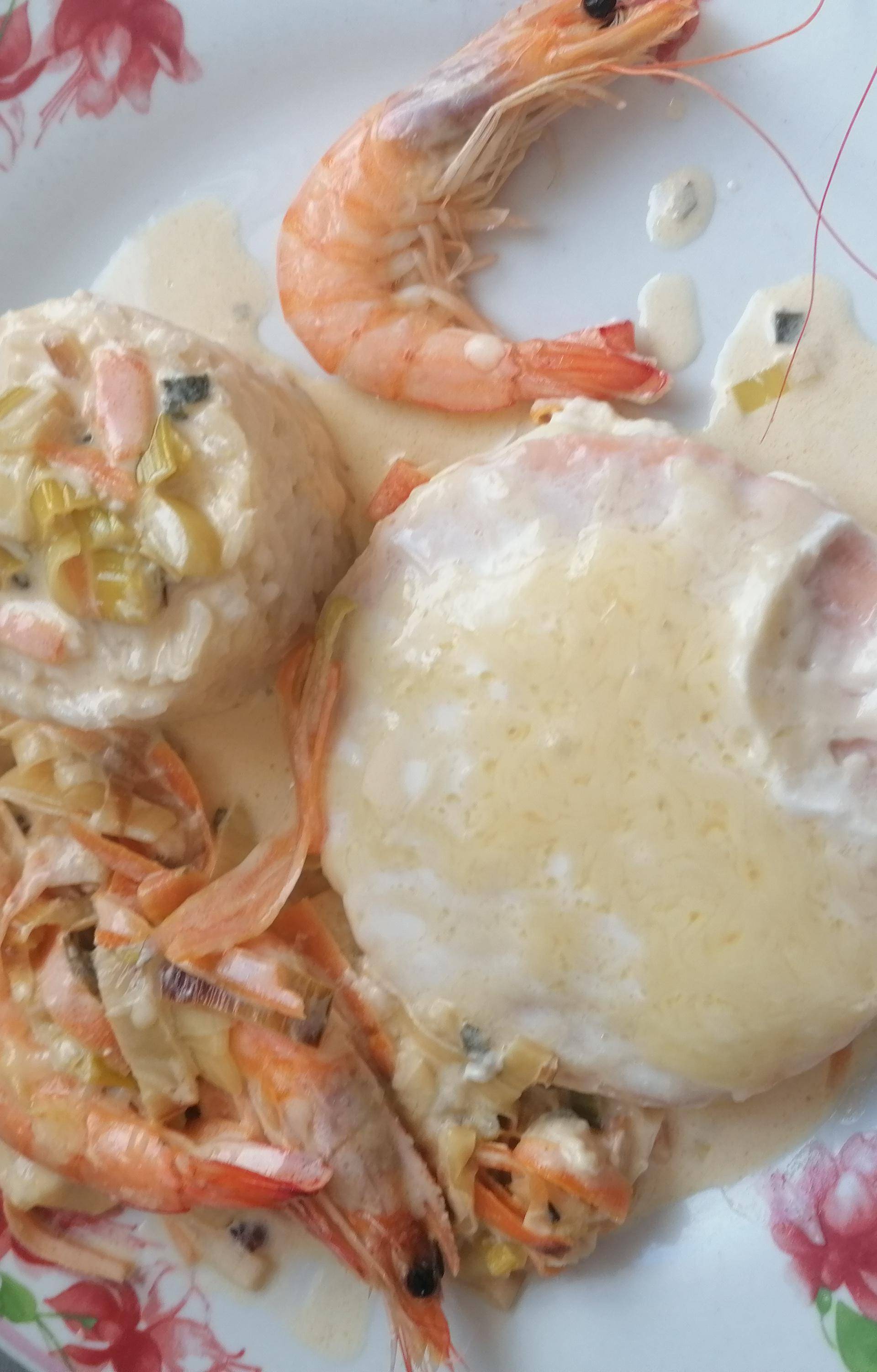 Médaillon de saumon, crevettes avec fondue de poireau juliennes de carotte à la crème - Recette Cake Factory | Tefal