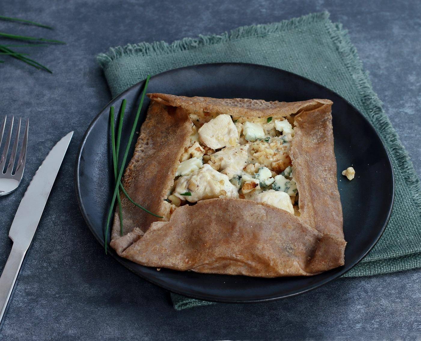Galette de sarrasin au poulet, sauce Roquefort et noix - Recette Hachoir Manuel 5 secondes 900mL | Tefal