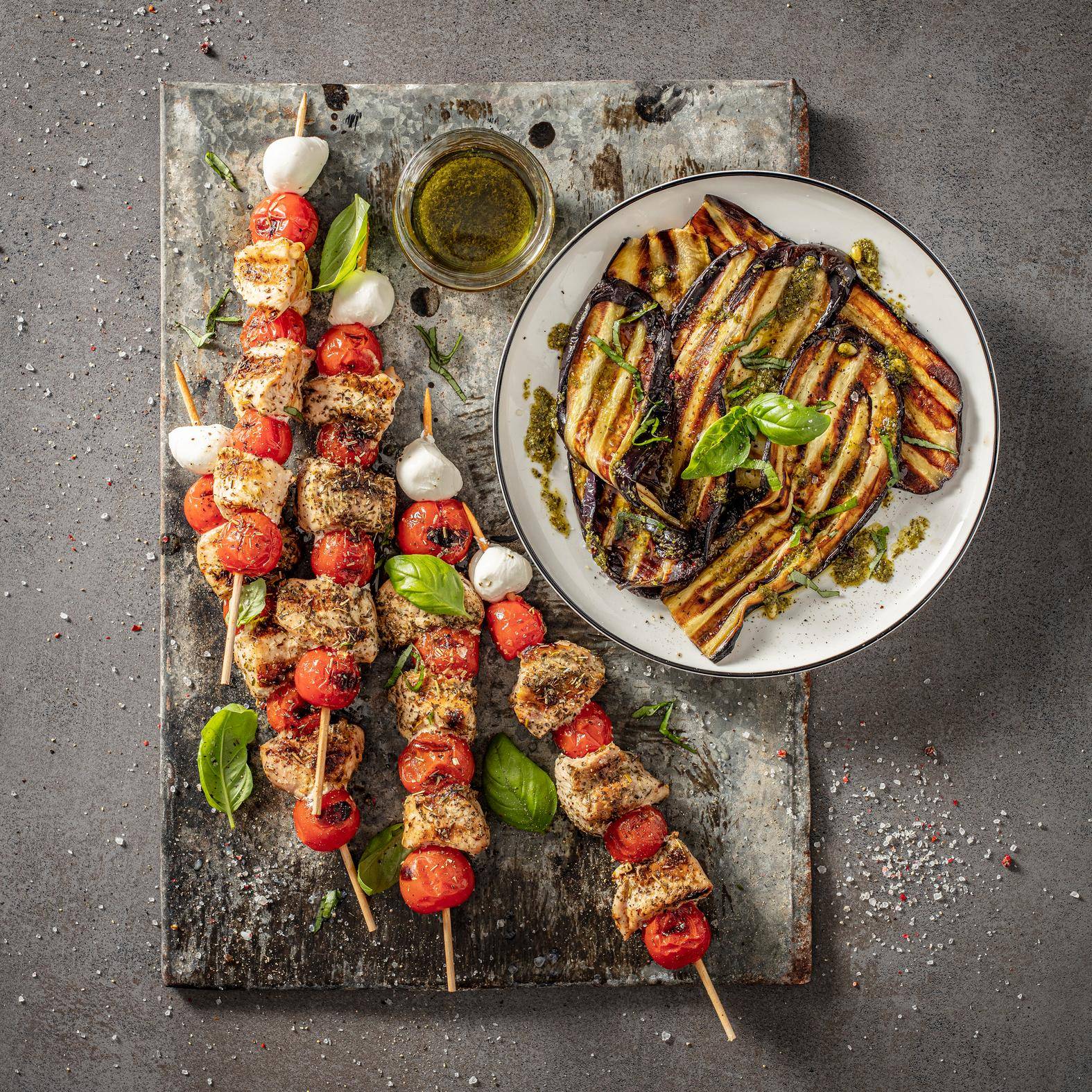 Brochettes de poulet caprese et aubergines grillées - Recette OptiGrill 4in1 XL | Tefal