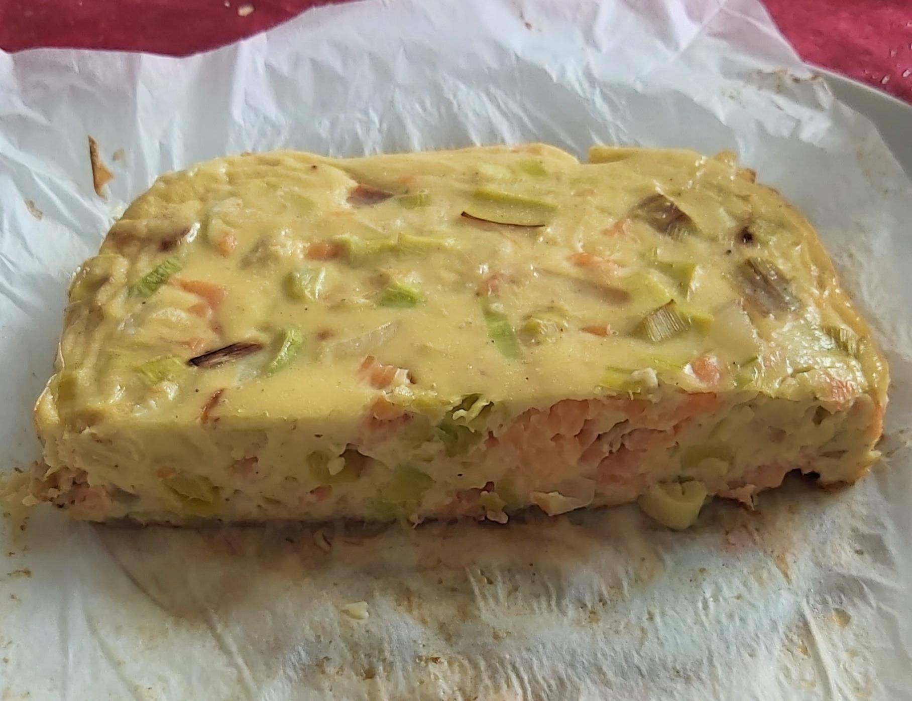 Quiche sans pâte aux poireaux et au saumon fumé - Recepten Cake Factory | Tefal