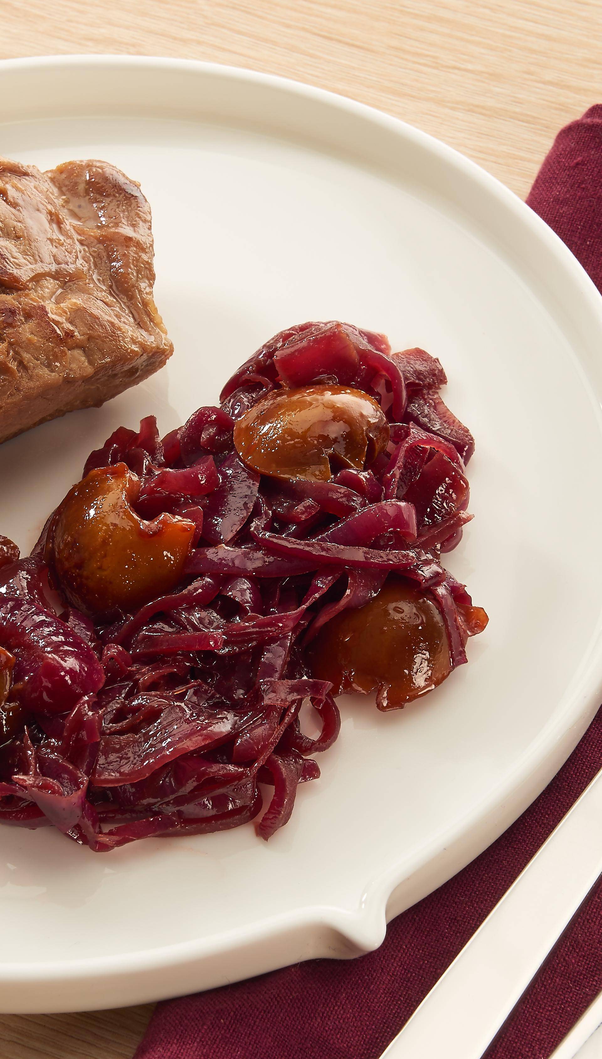 Mignon de porc caramélisé au miel, poêlée de prunes et oignon rouge - Recette Poêles et Casseroles | Tefal