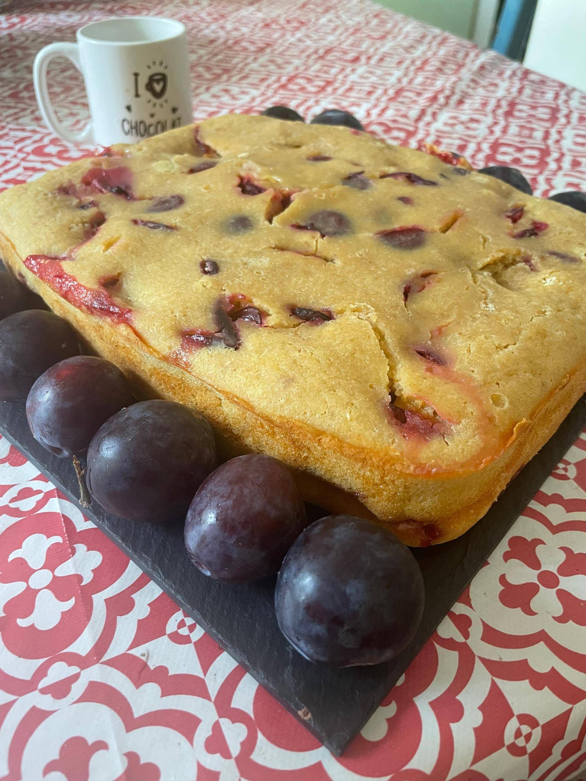 Gâteau de semoule aux pruneaux - Recette Cake Factory | Tefal